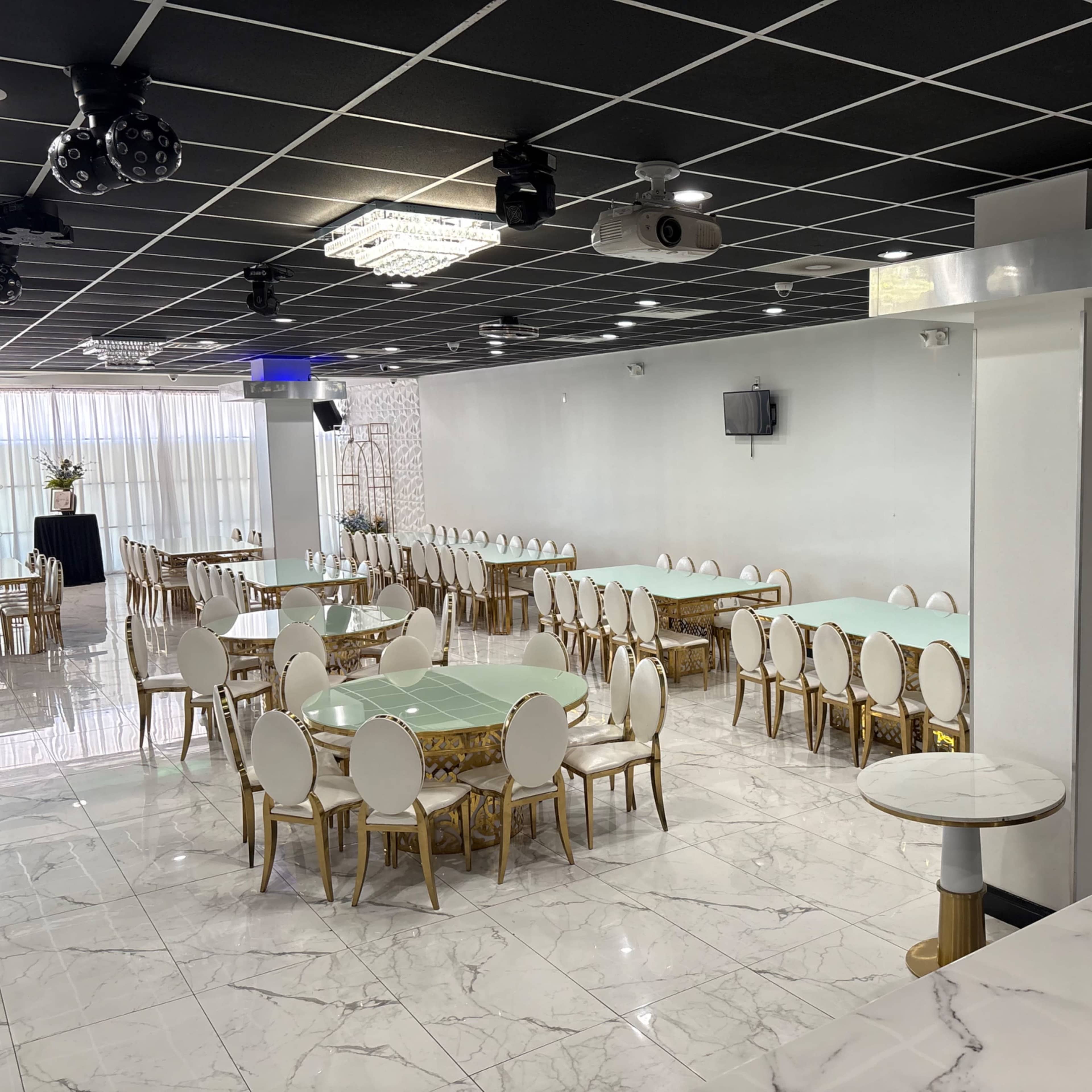 Event Space, Cystal table and chair Image in Eldridge / West Oaks, Houston, TX
