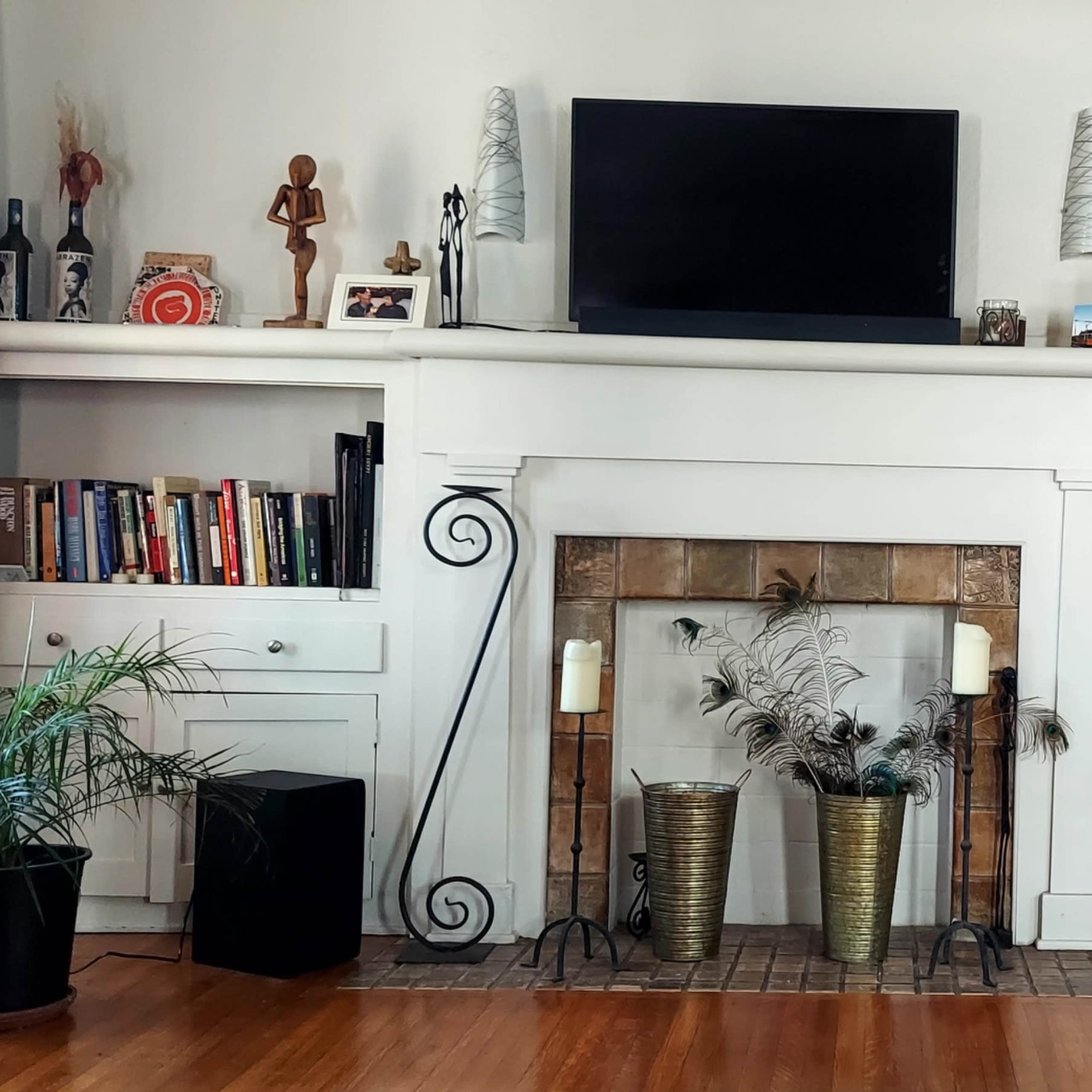 Stylish One Bedroom in Burgeoning Leimert Park Image in Hyde Park, Los Angeles, CA