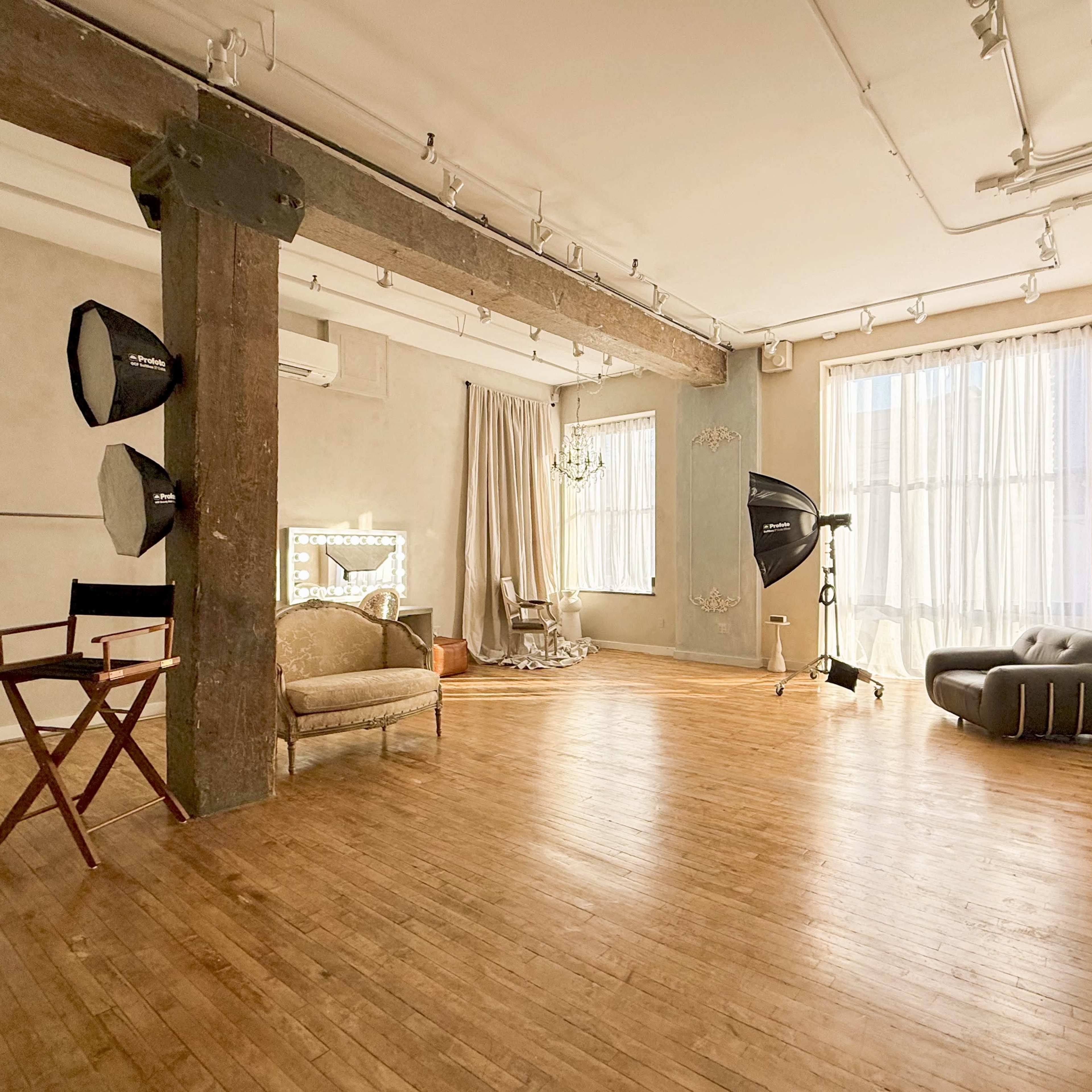 Creative Loft with Pre-lit Dual Cyclorama + Free Profoto and Aperture Gear Image in Greenpoint, Brooklyn, NY