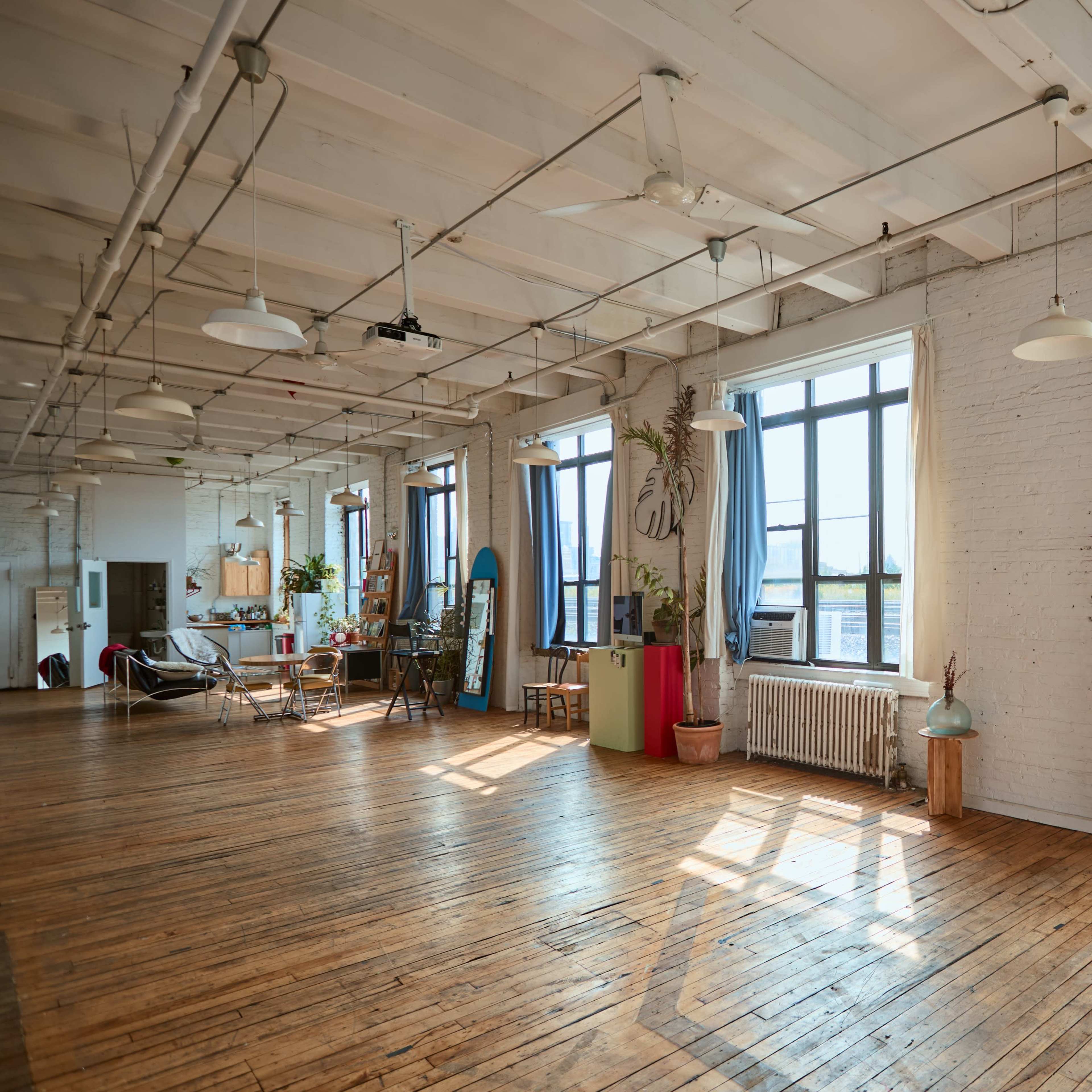 West Town Timber Loft in Creative Arts Building with City Views Image in West Town, Chicago, IL