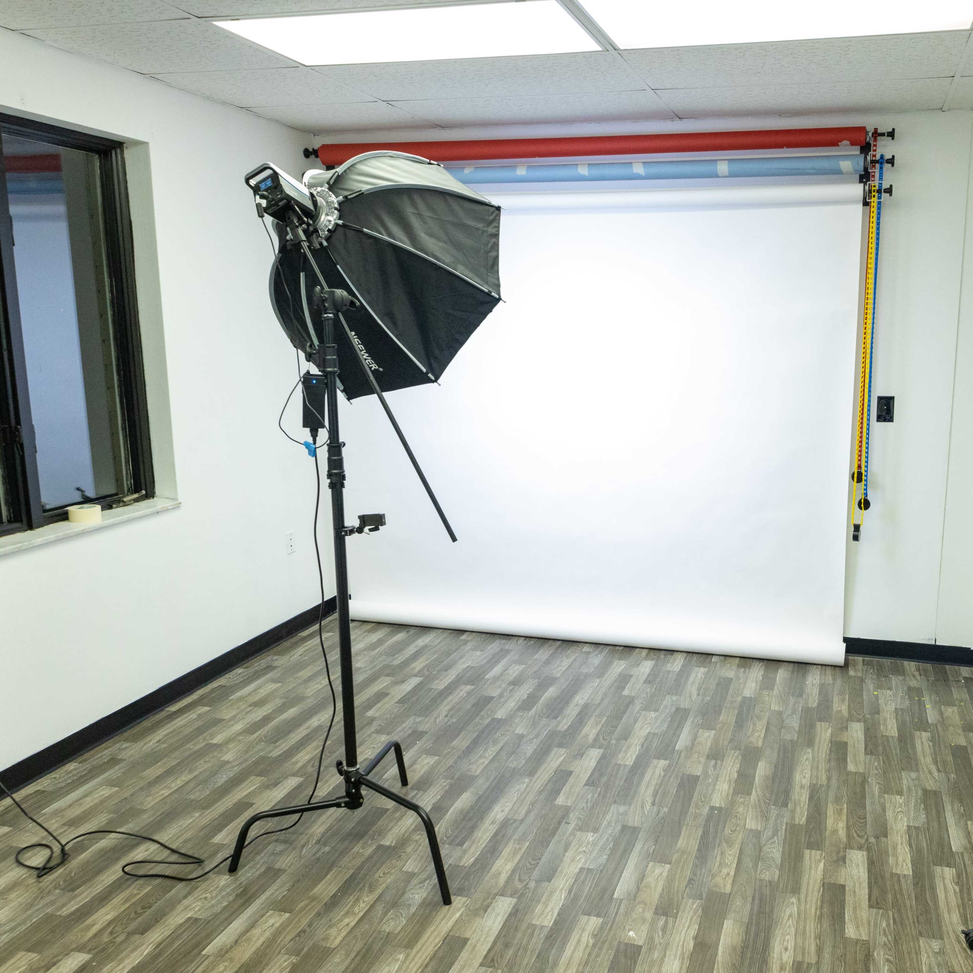 STUDIO B : Modern Creative Studio on Cleveland Westside – Backdrops, Pro Lighting & More! Image in Brooklyn Heights, Cleveland, OH