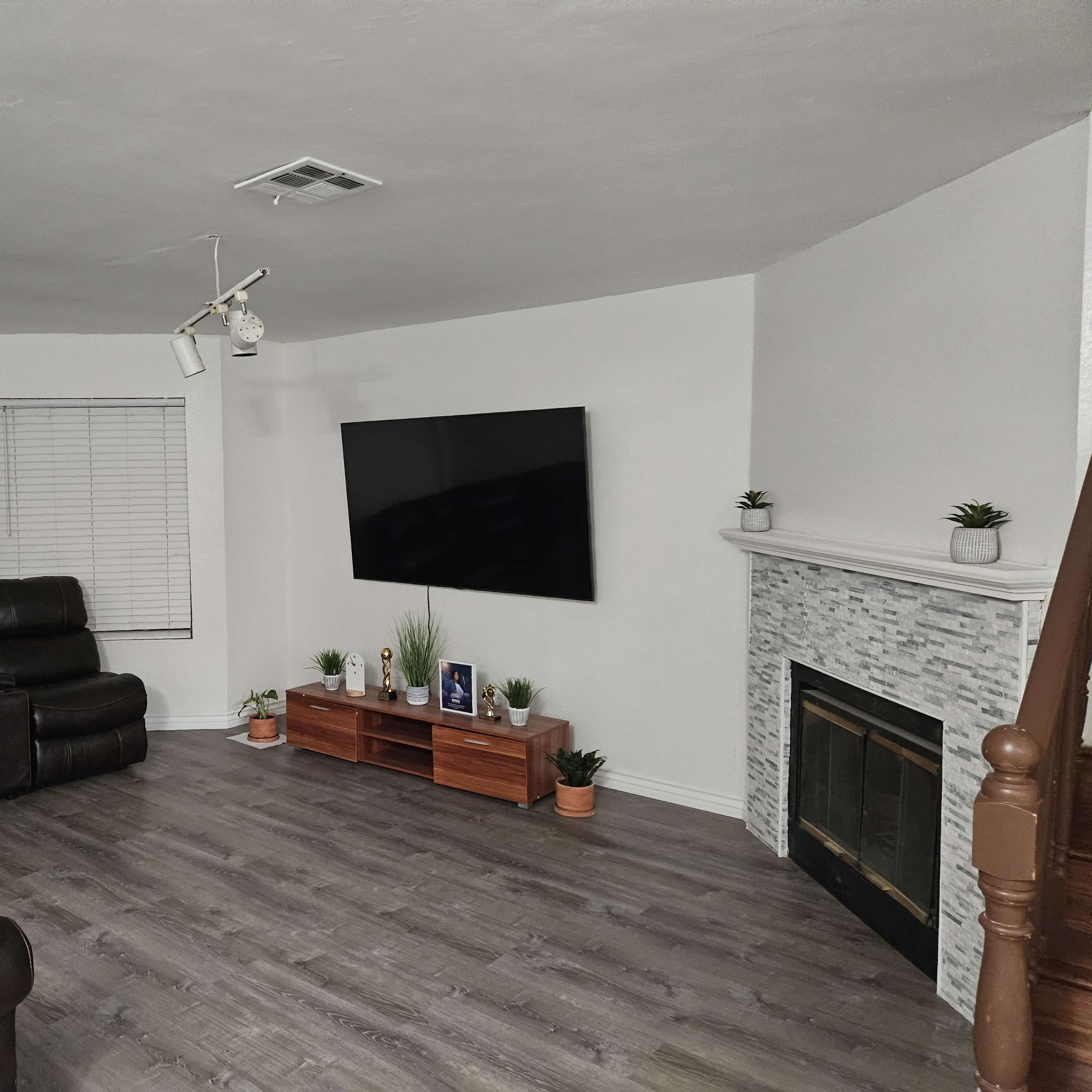 Creative Space for Meetings, Office Use, and Group Gatherings Near Disney and LA Image in Norwalk, Norwalk, CA