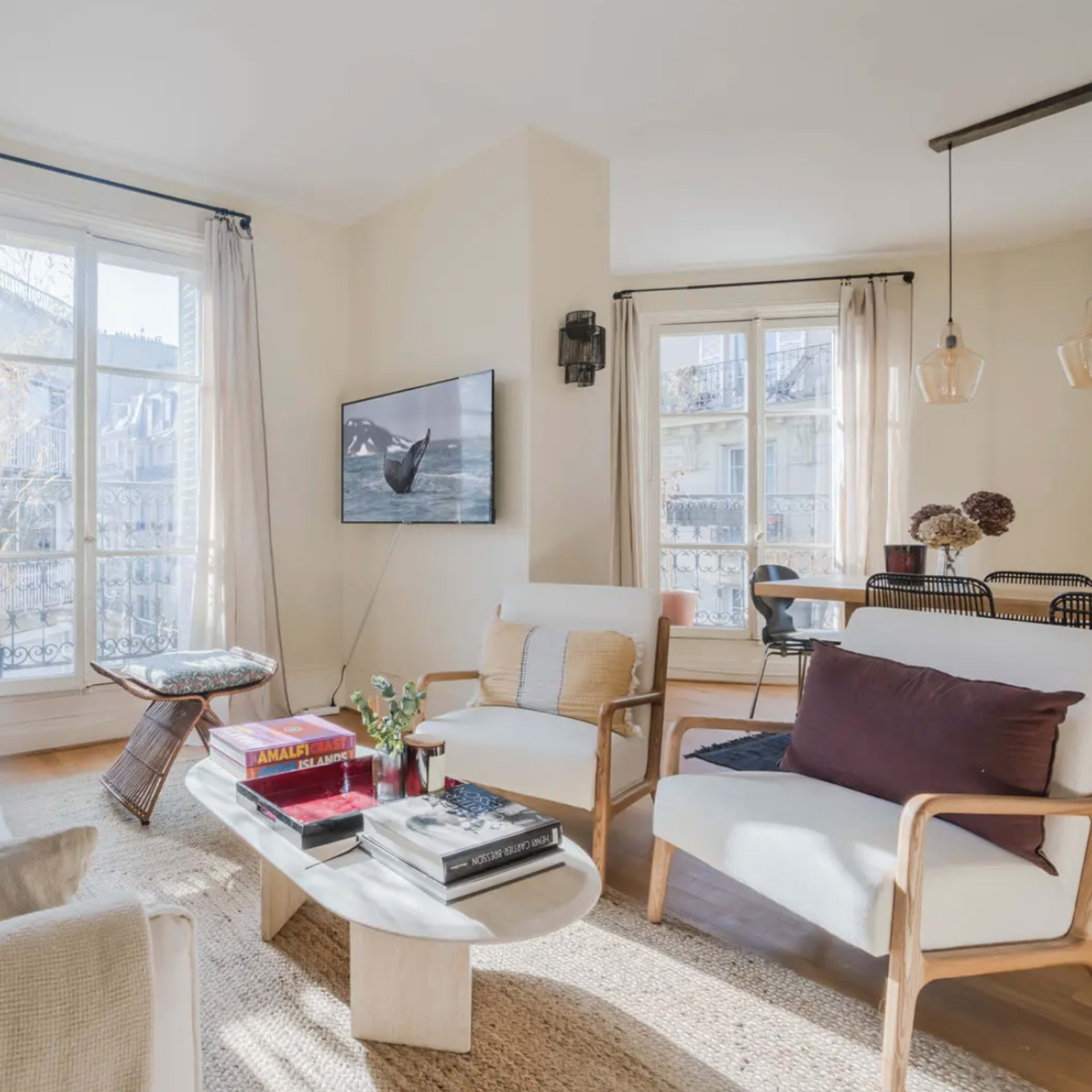 Appartement haussmannien baigné de lumière Image dans Ternes, Paris, Île-de-France