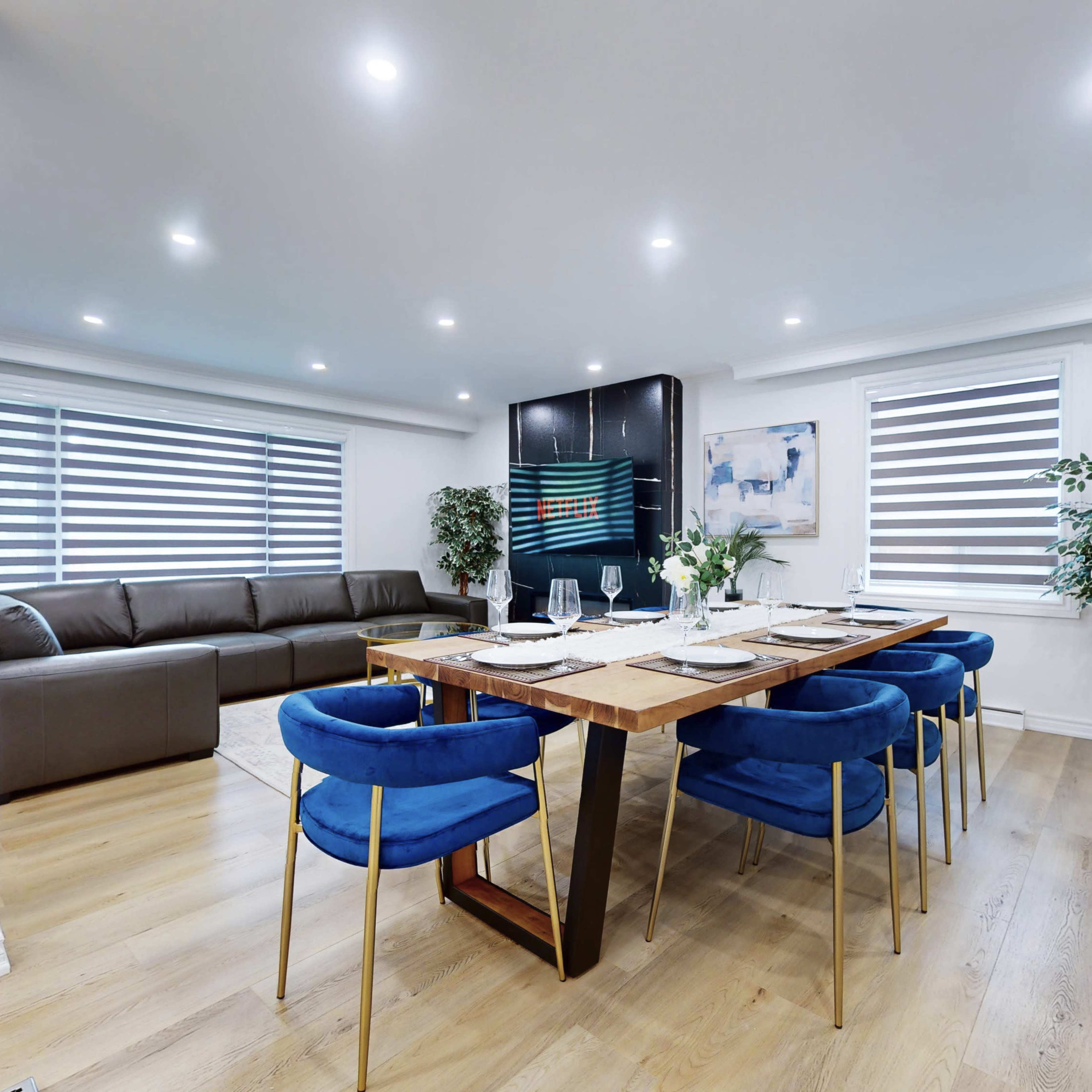 Luxury 7 Bedroom Modern Home Image in Bathurst Manor, Toronto, ON