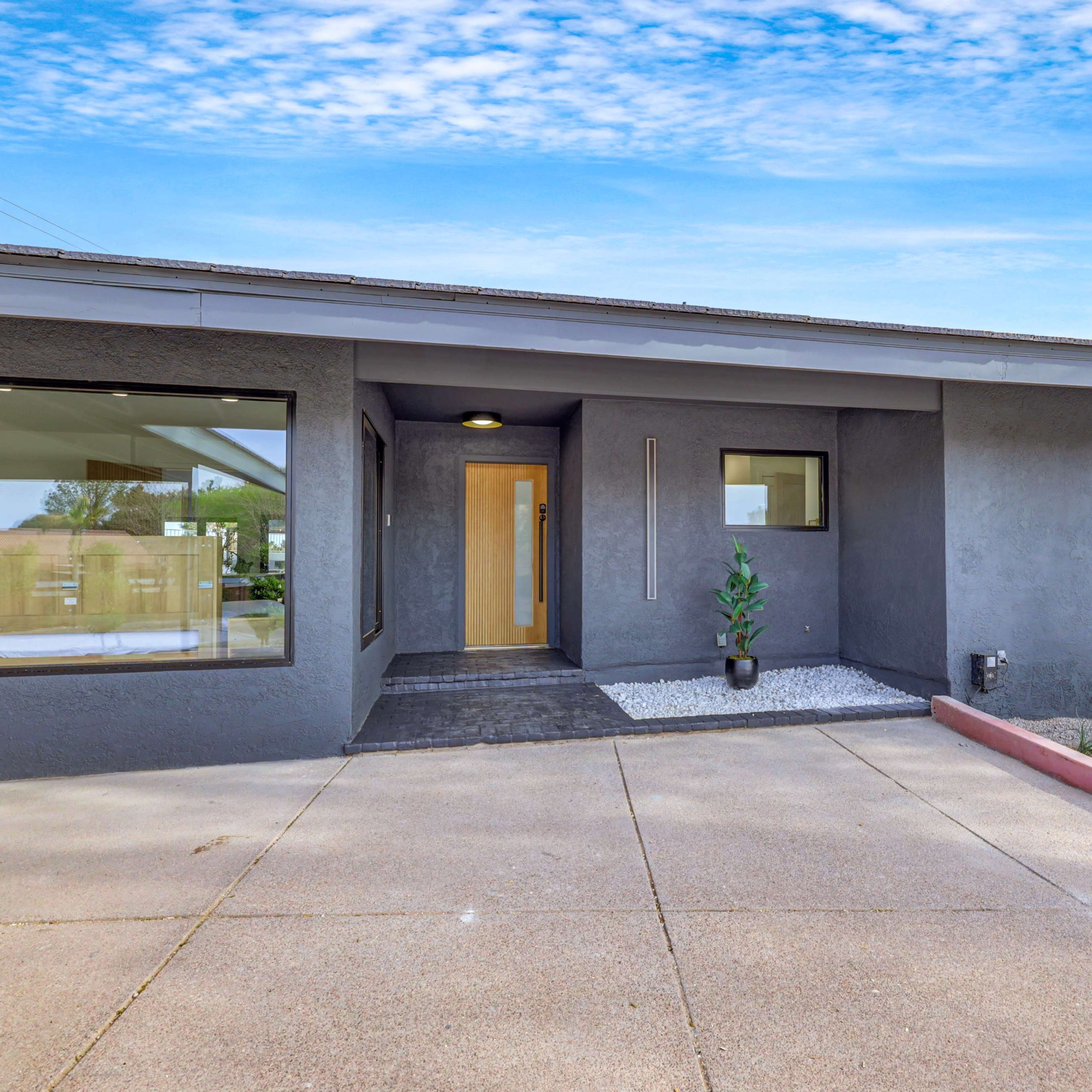 Luxury Retreat/ Pool, Sports Courts,Volleyball Court, Putting Green Image in Paradise, Las Vegas, NV