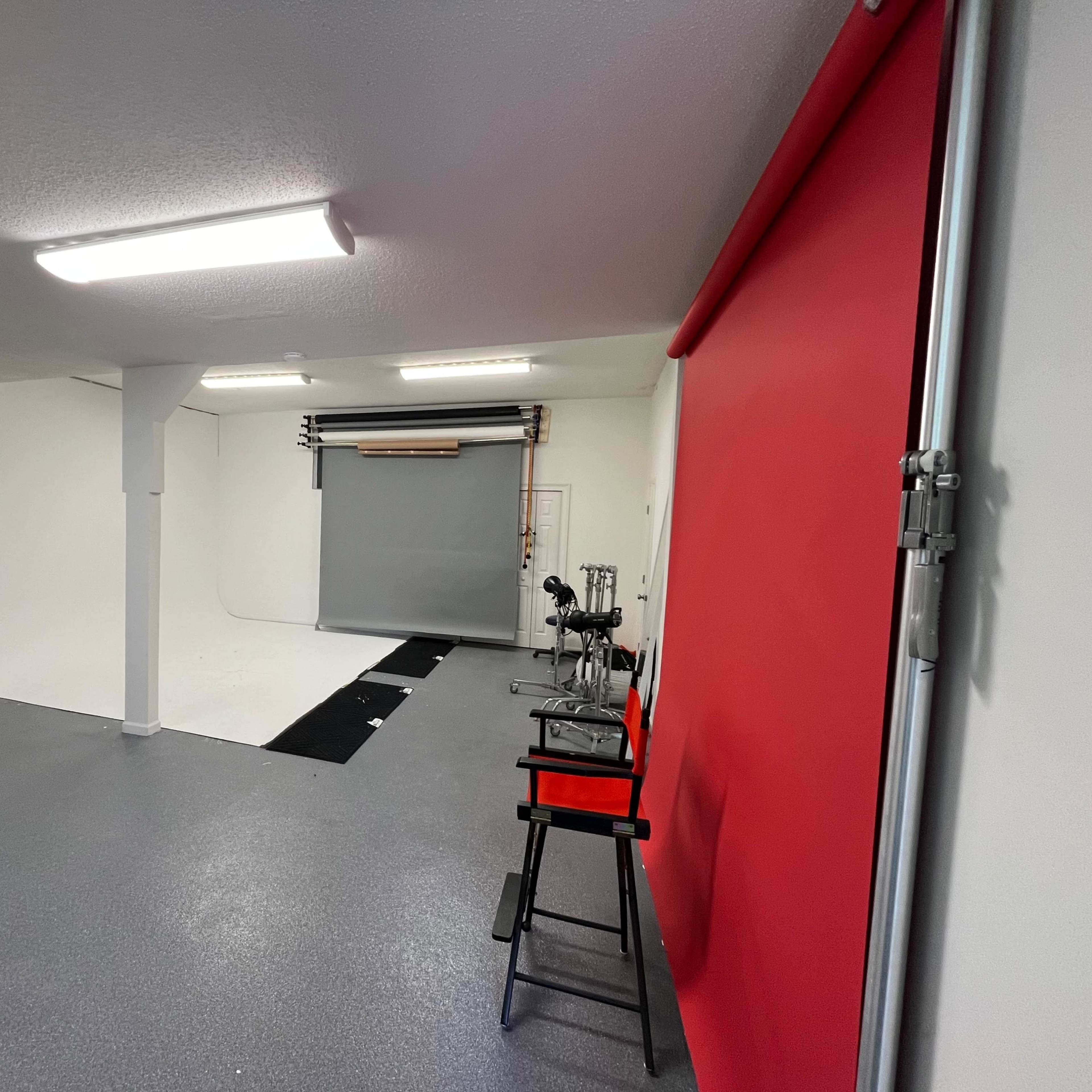 New Space!!!! With Large Cyc-Wall, Tons of Paper Pull Downs and Add-Ons Image in Mechanicsville, Atlanta, GA