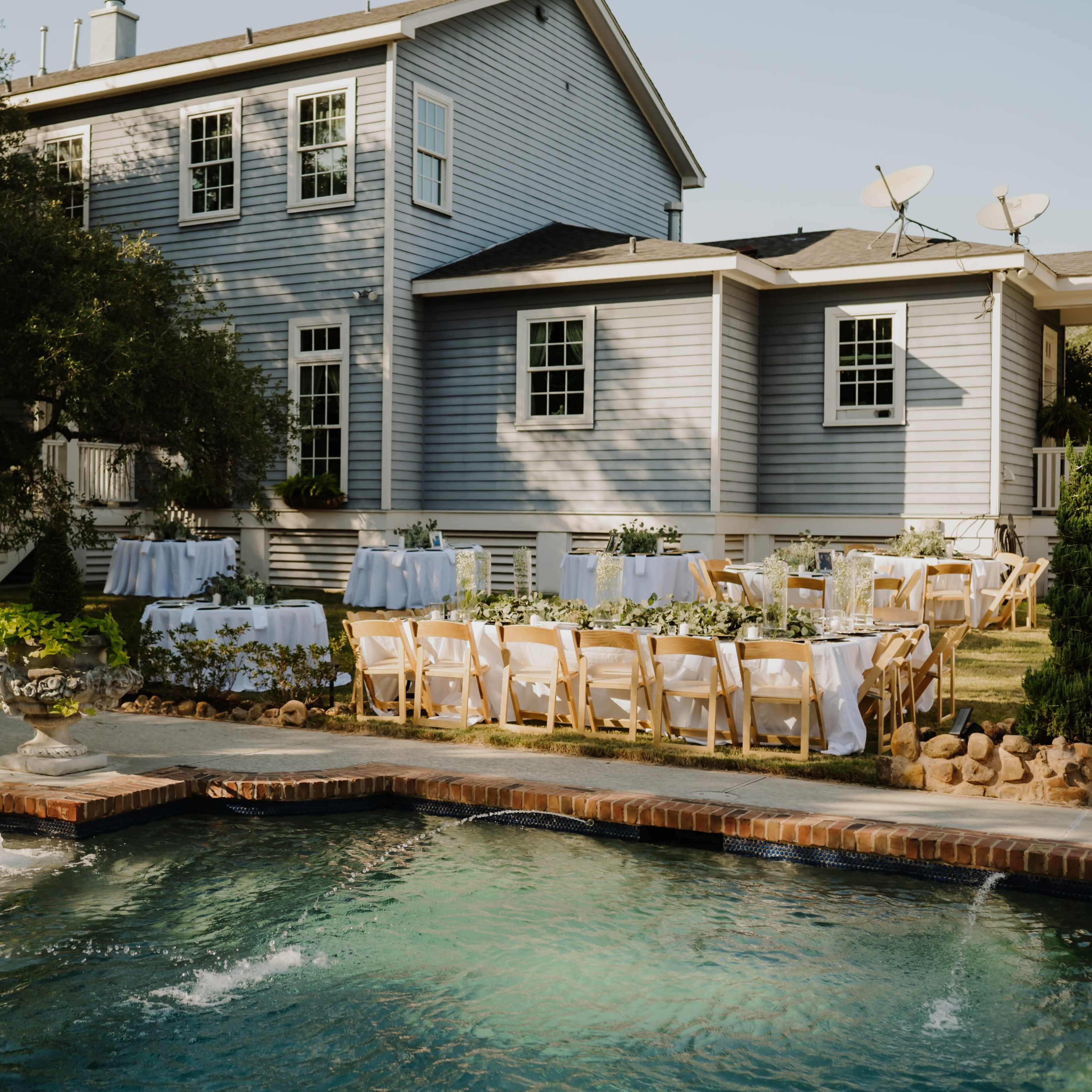 Split Oak Estate- Serene Retreat with Gazebo & Expansive Oak Trees – Perfect for Thanksgiving get togethers, Christmas Parties, Birthday Parties, Dinner Parties, & More Image in , Cat Spring, TX