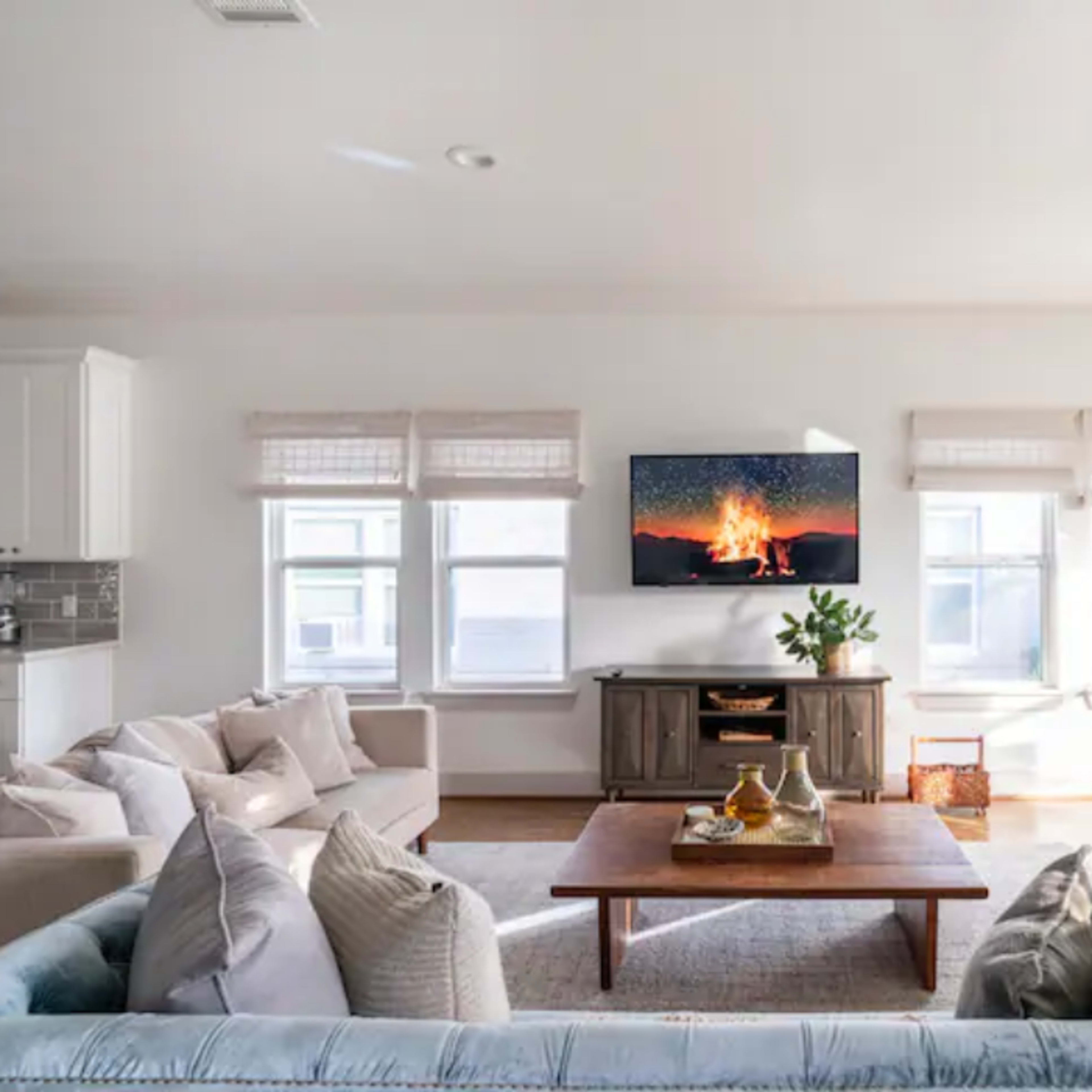 Flex Space for Meetings - 1930s Farmhouse in the City Image in Greater East End, Houston, TX
