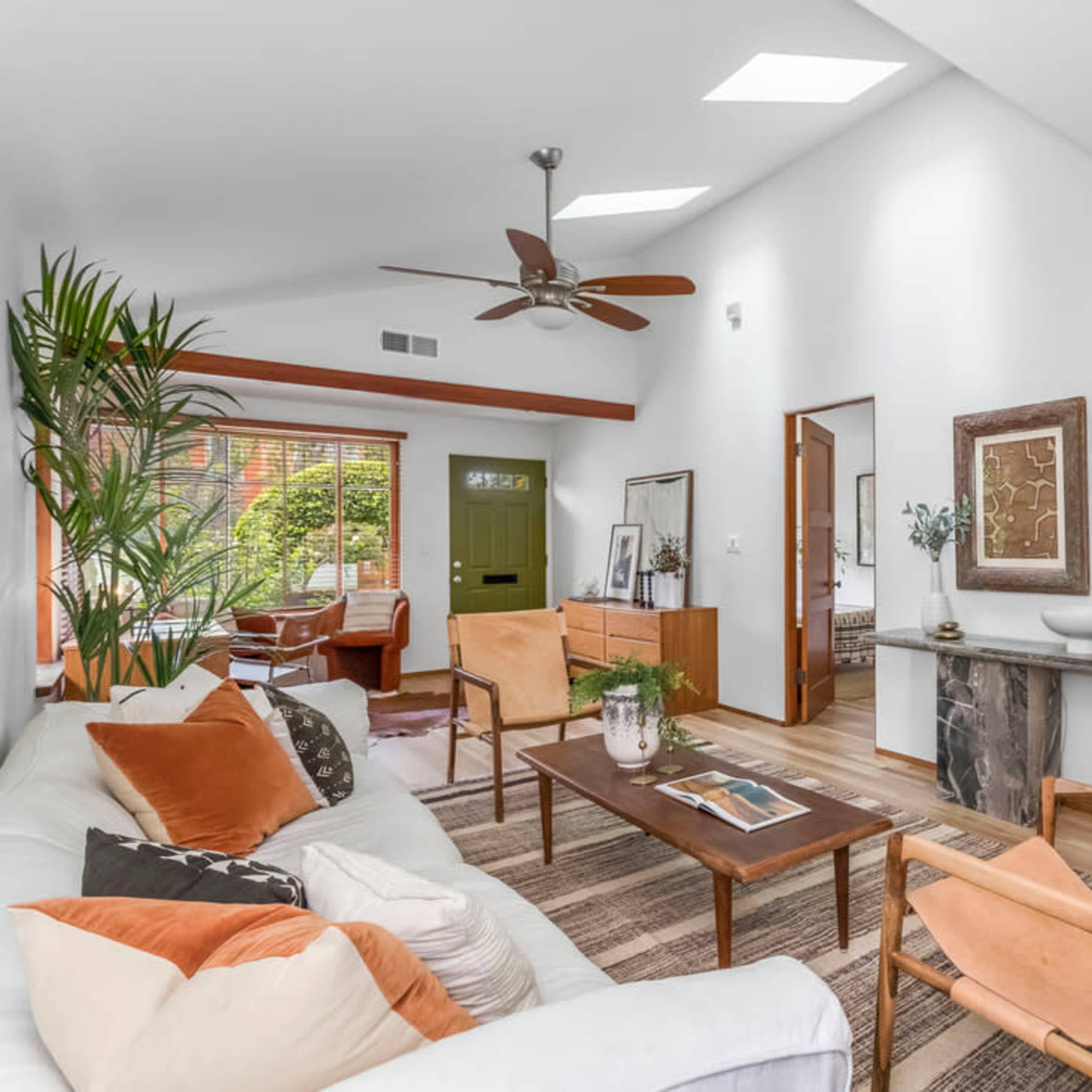 Historic Venice Bungalow // Backyard Oasis - 2 min walk to Abbott Kinney Image in Venice, Los Angeles, CA