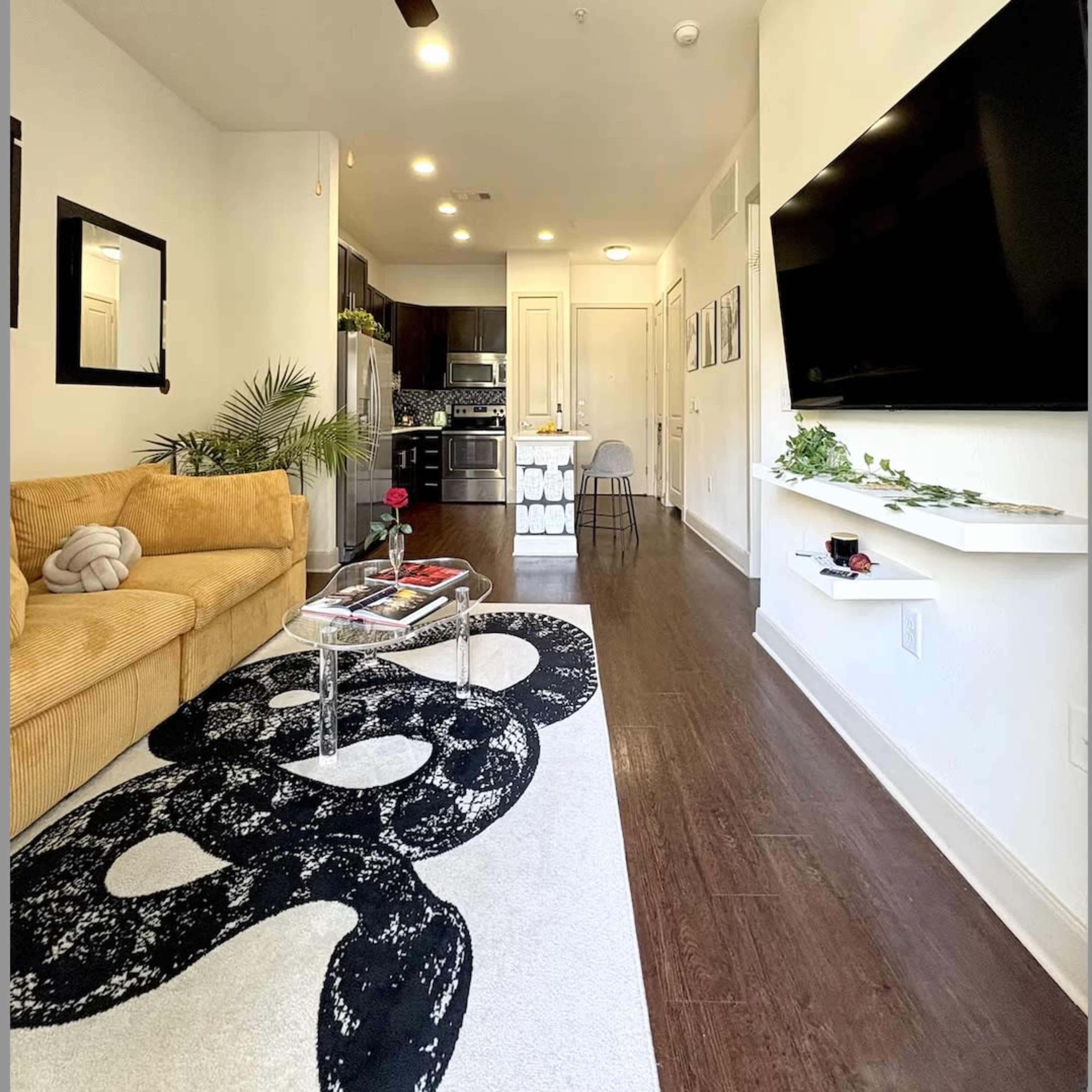 Eclectic Apartment Studio Image in Westside, Houston, TX