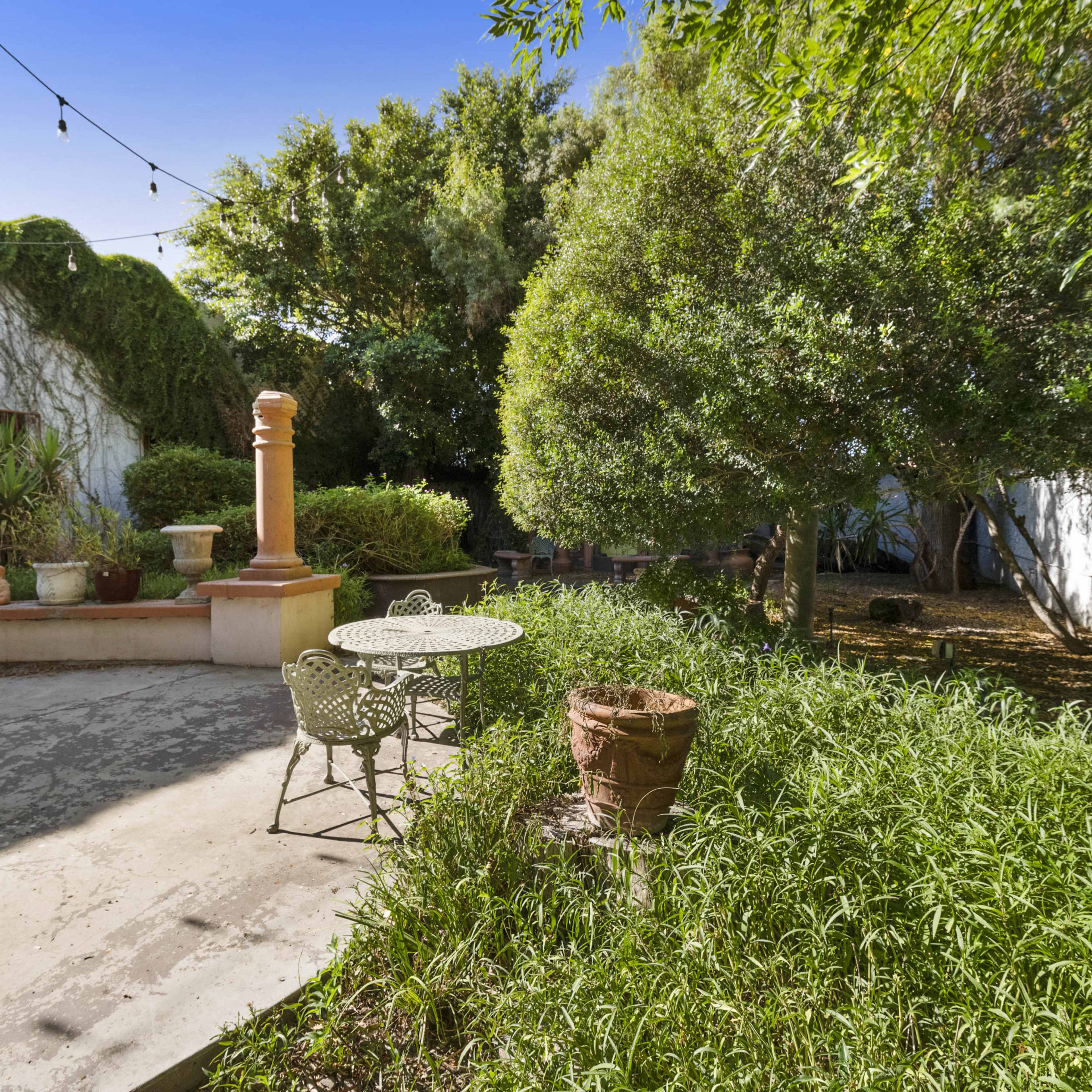 Charming Outdoor Garden for Photo and Video Productions Image in Encanto Village, Phoenix, AZ