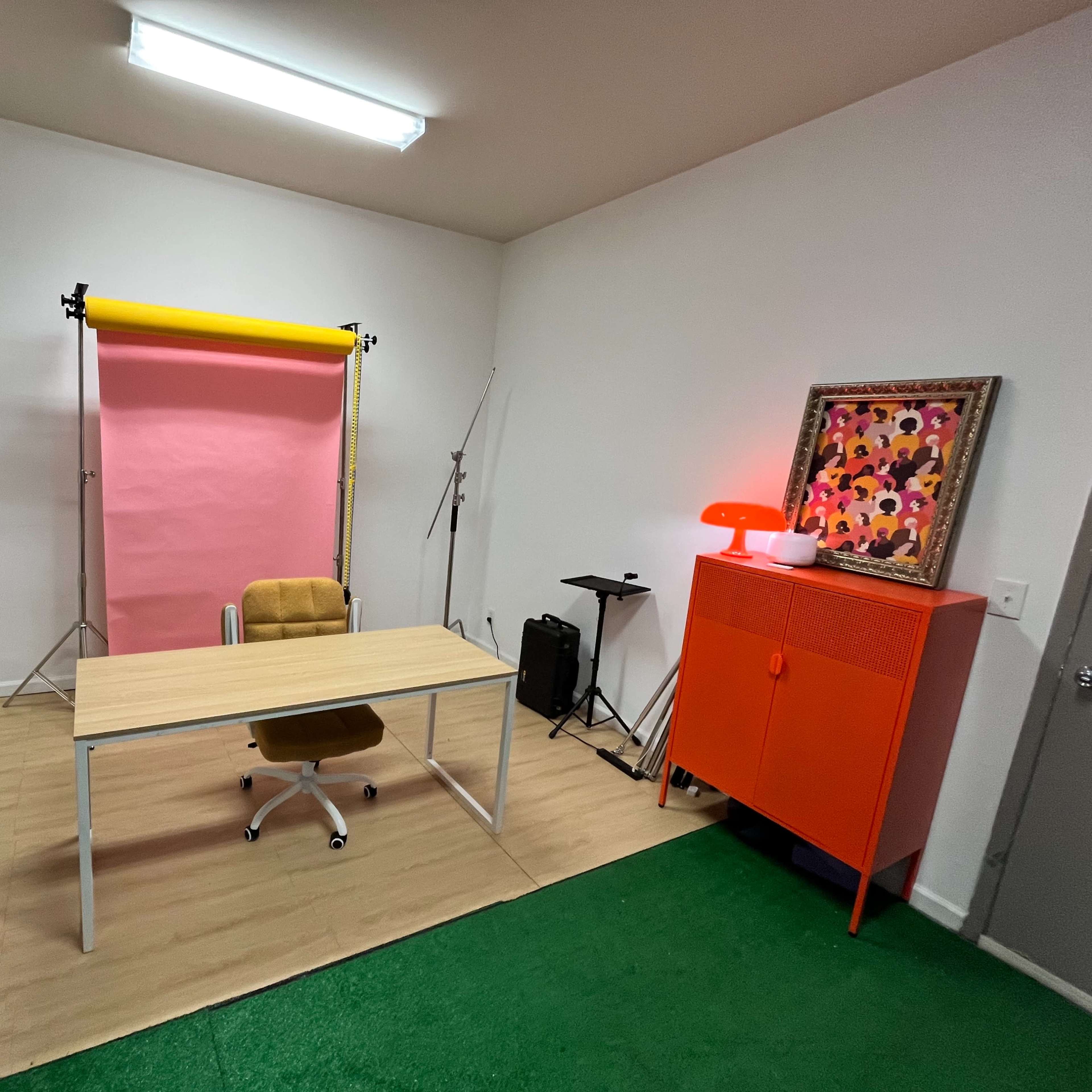 Colorful Downtown Content Studio Image in Pittsburgh, Atlanta, GA