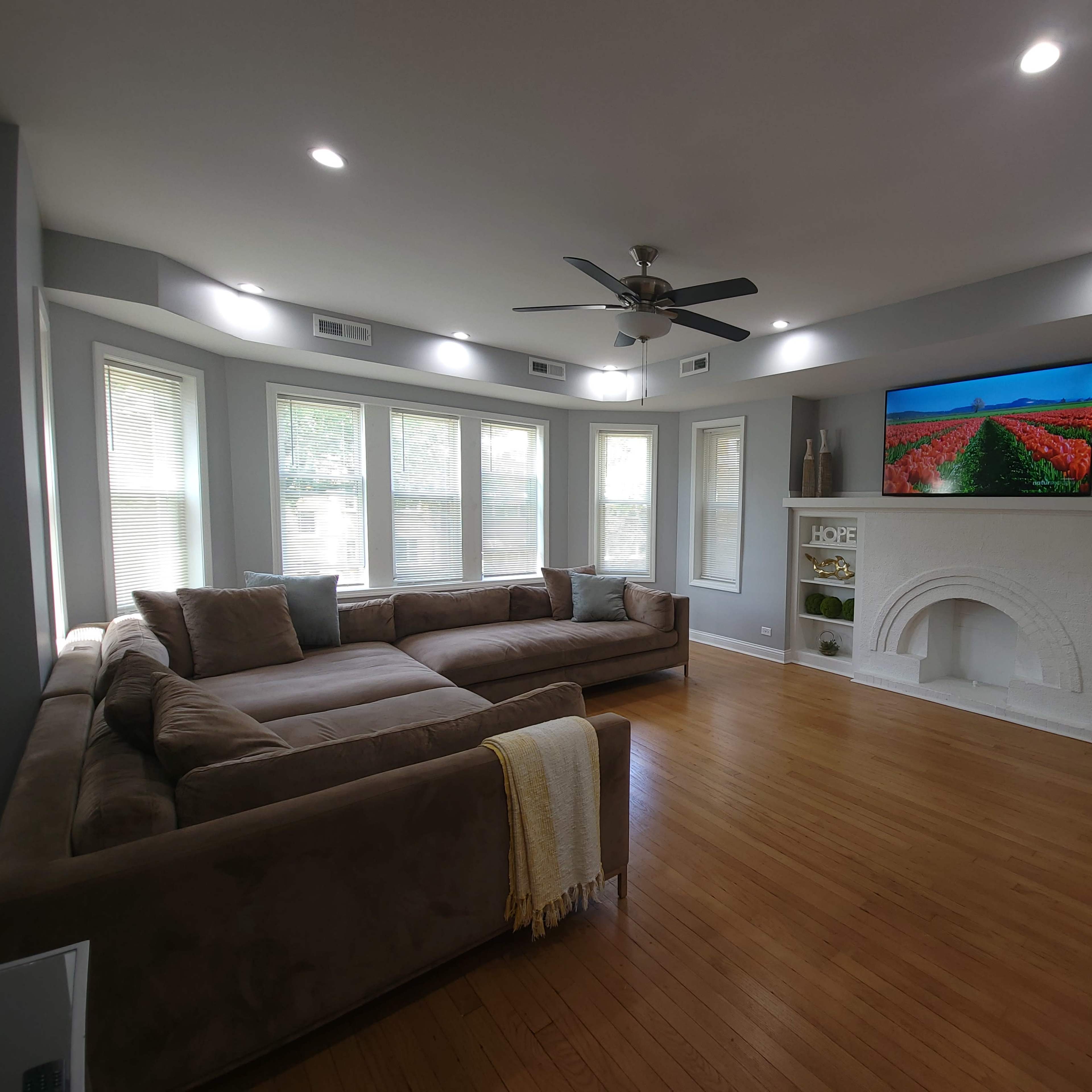 Beautiful  roomy 3 bedroom apartment Image in South Side, Chicago, IL