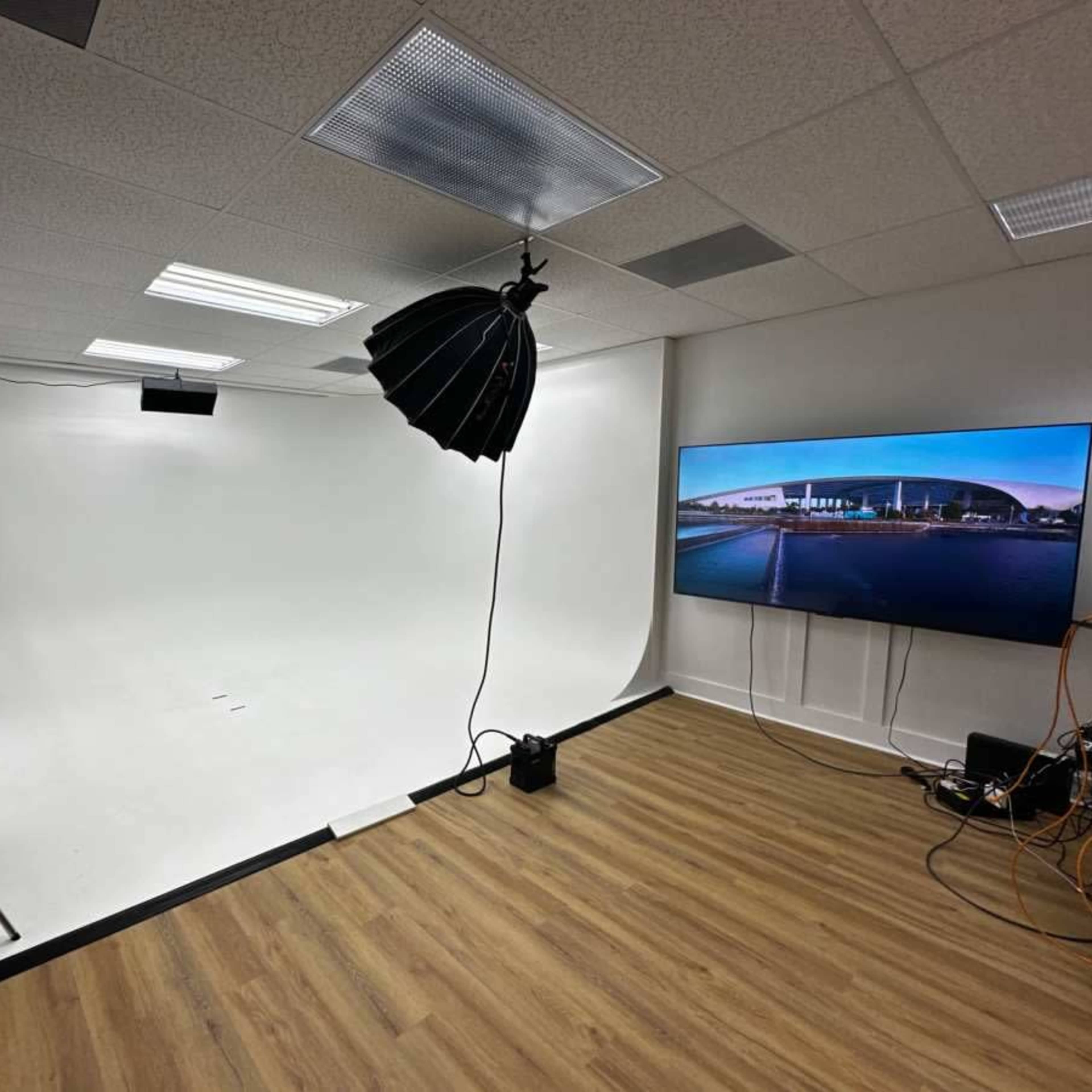 Photo Studio with 16’x12’ Cyc Wall Image in Hilton Head Island, Hilton Head Island, SC
