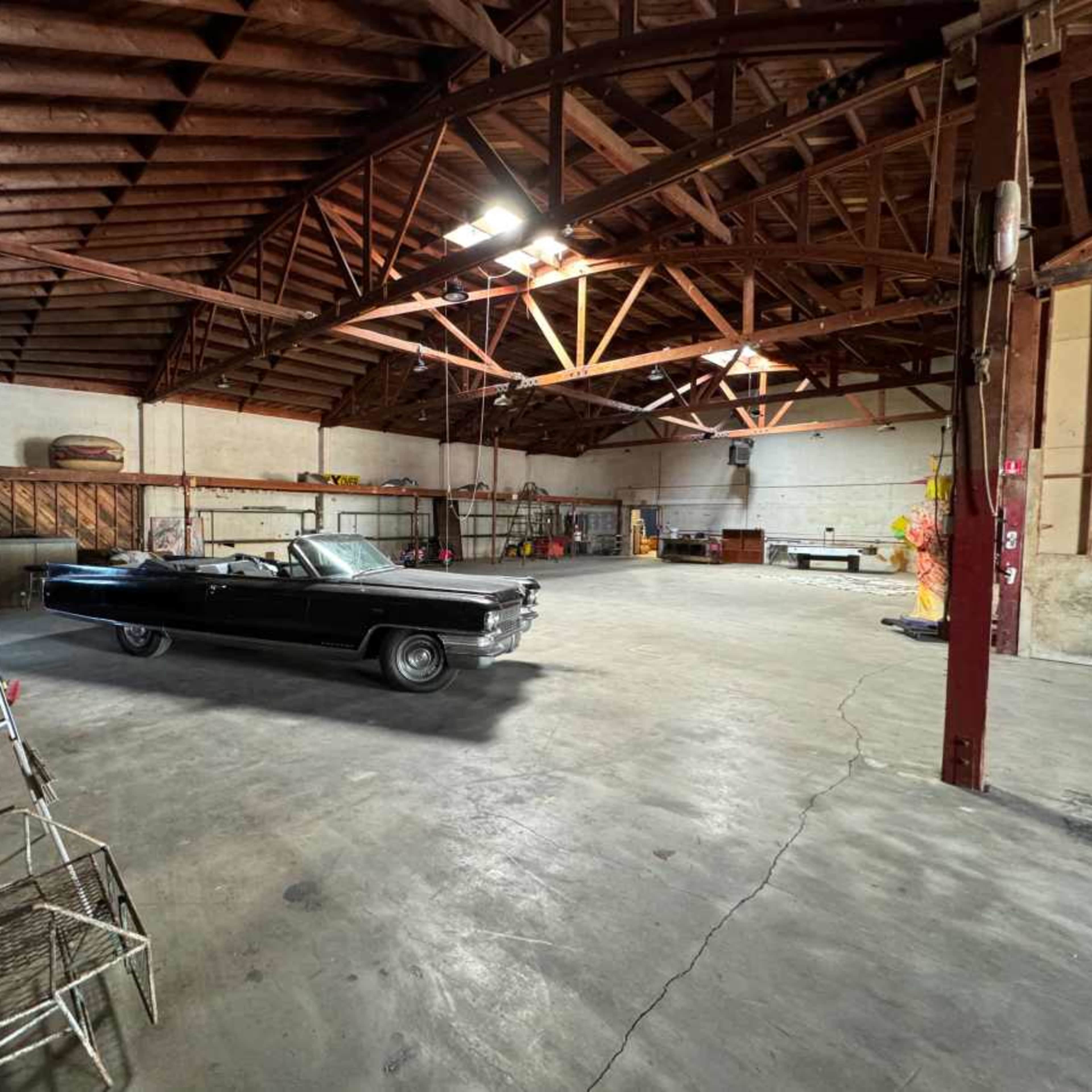 Warehouse w/amazing 25 foot ceilings beam & truss with strip mall retail setting Image in Long Beach, Long Beach, CA