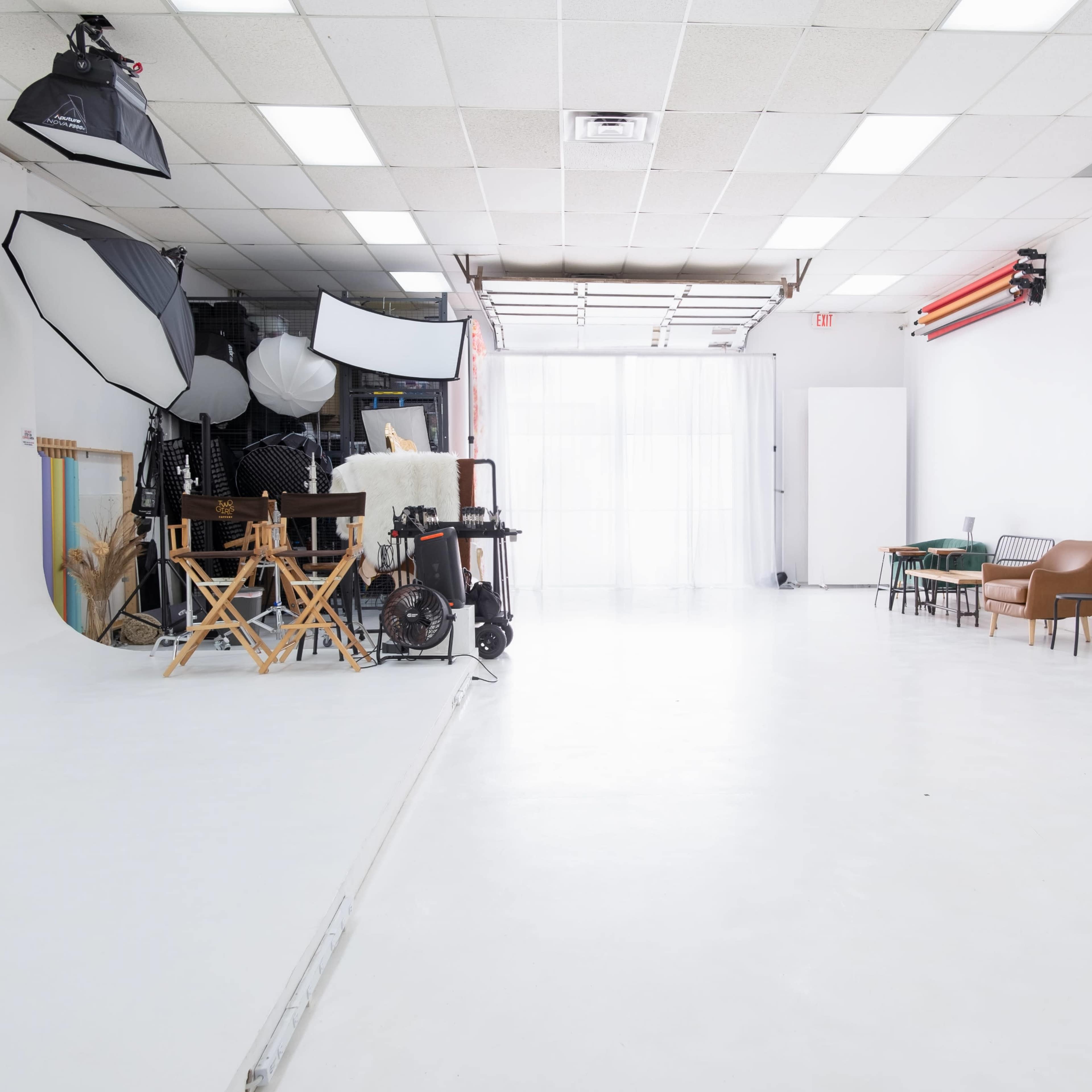 Video & Photography Studio with Natural Light and Cyclorama Wall Image in Plano, Plano, TX