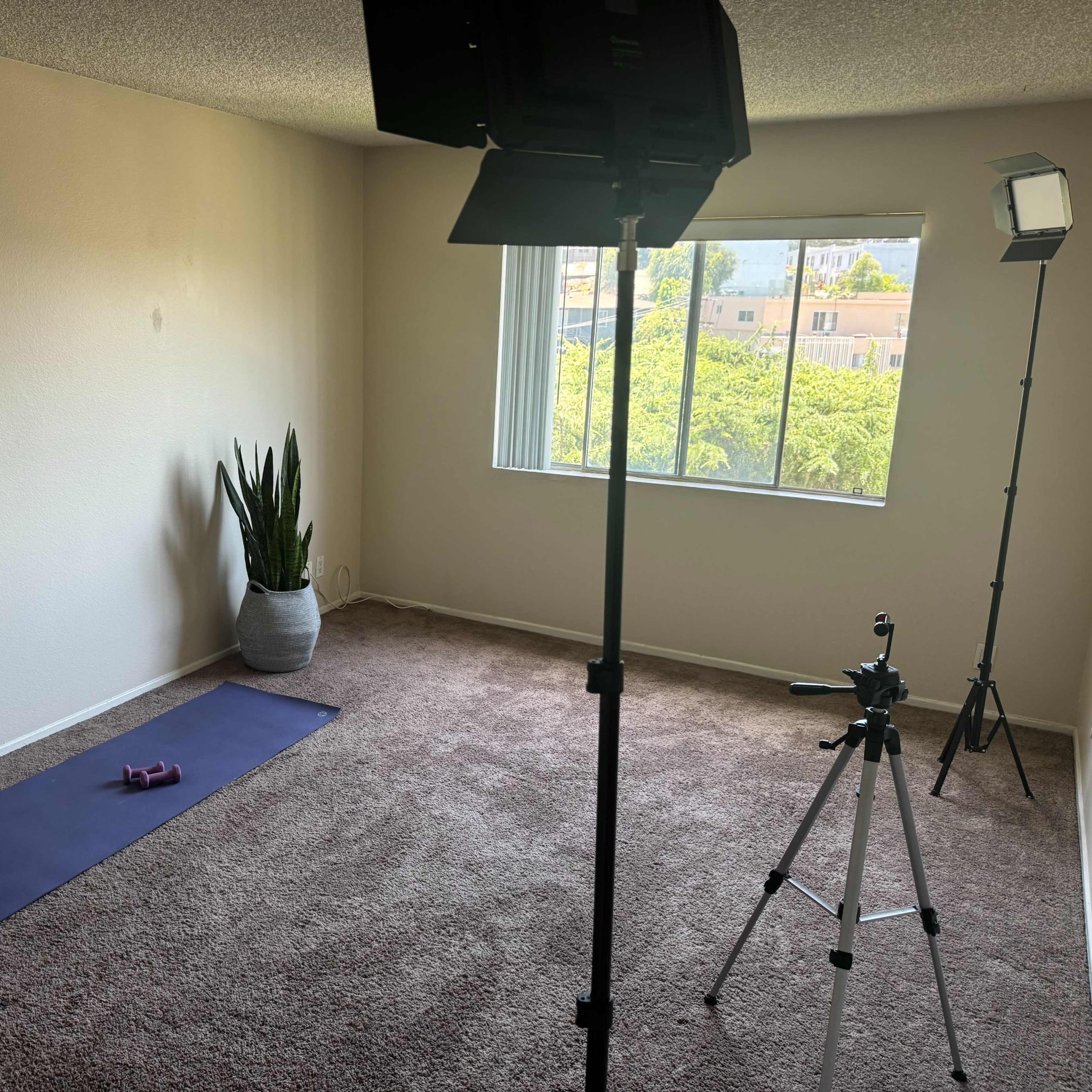 Los Feliz Studio with Natural Light Image in Los Feliz, Los Angeles, CA