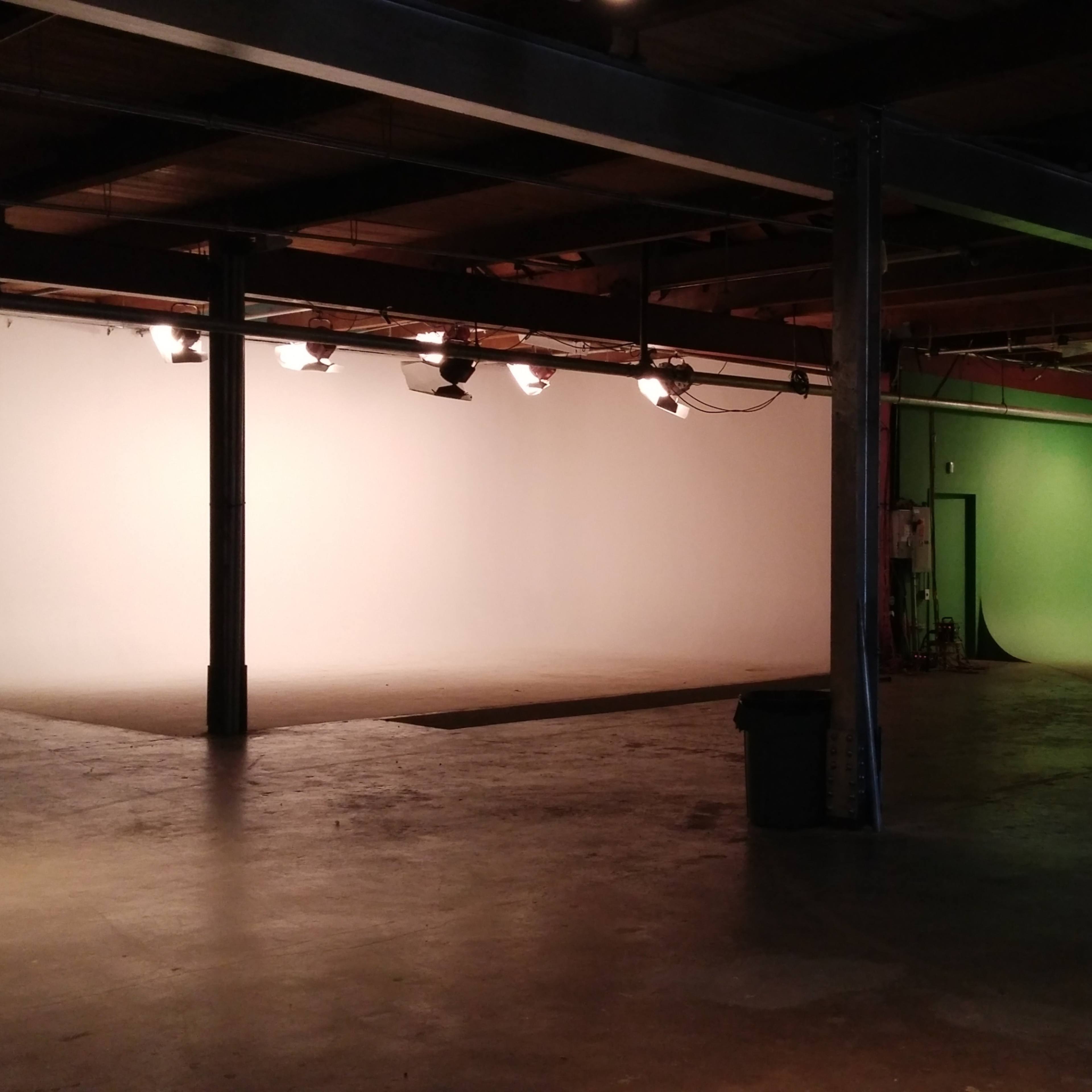Spacious West Chicago Filming Studio Image in Garfield Park, Chicago, IL