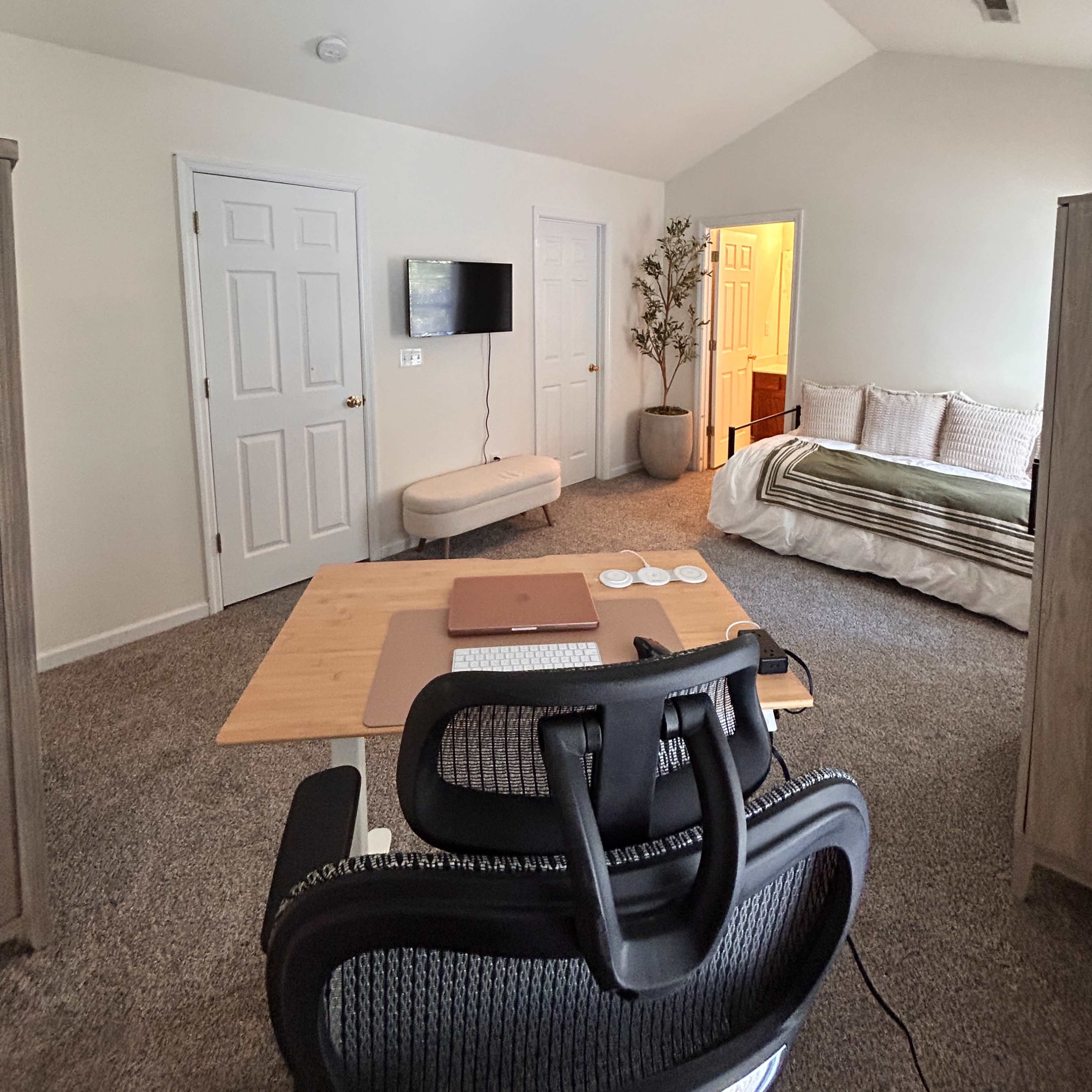 Organic Modern Retreat Near Charleston – Stylish Townhouse with Patio Image in , Charleston, SC