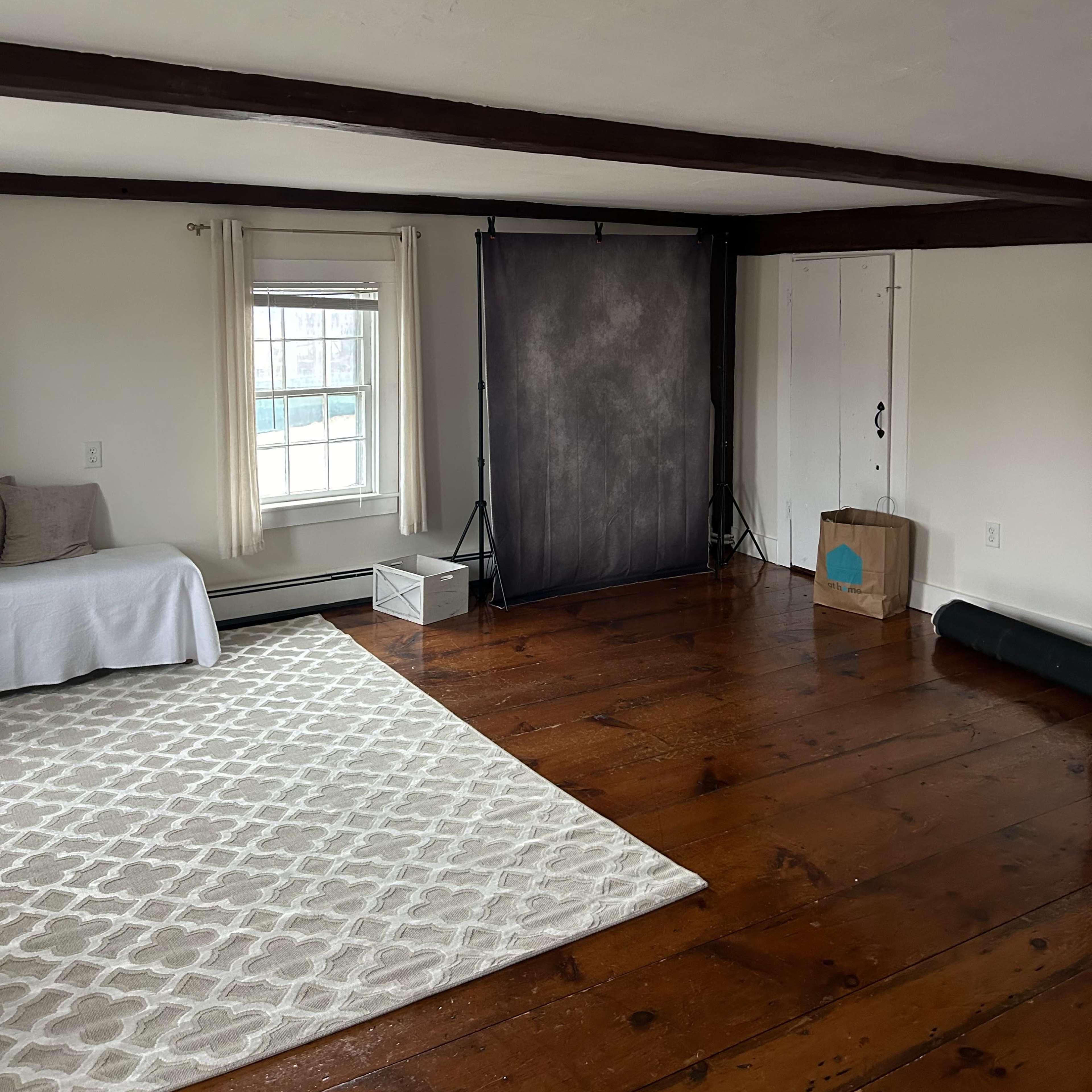 Charming Natural-Light Studio with Rustic Touches and Modern Comforts Image in Middleton, Middleton, MA