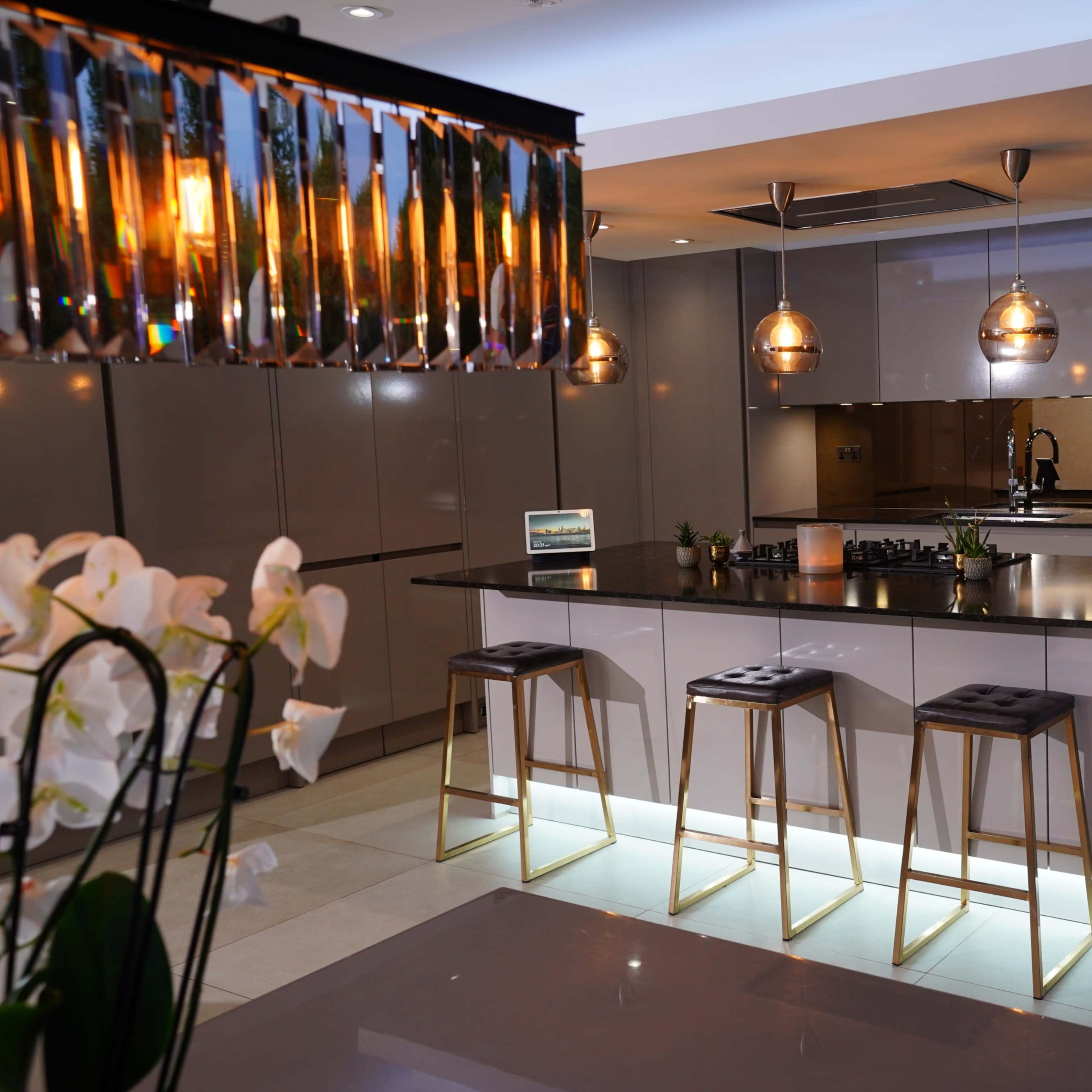 Large open plan detached modern home Image in Purley, Purley, England
