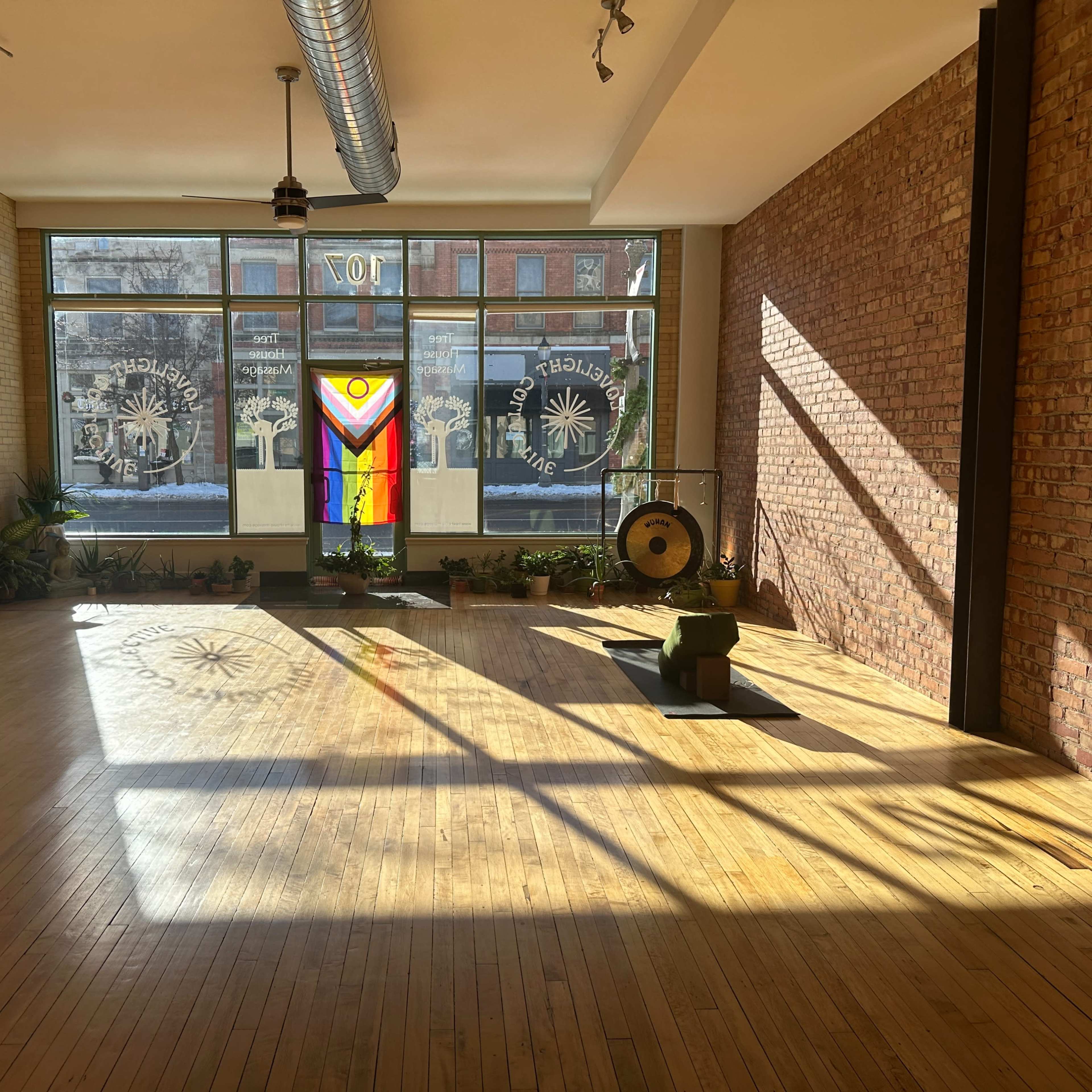 Large, open, naturally lit space in downtown boutique district Image in Lansing, Lansing, MI