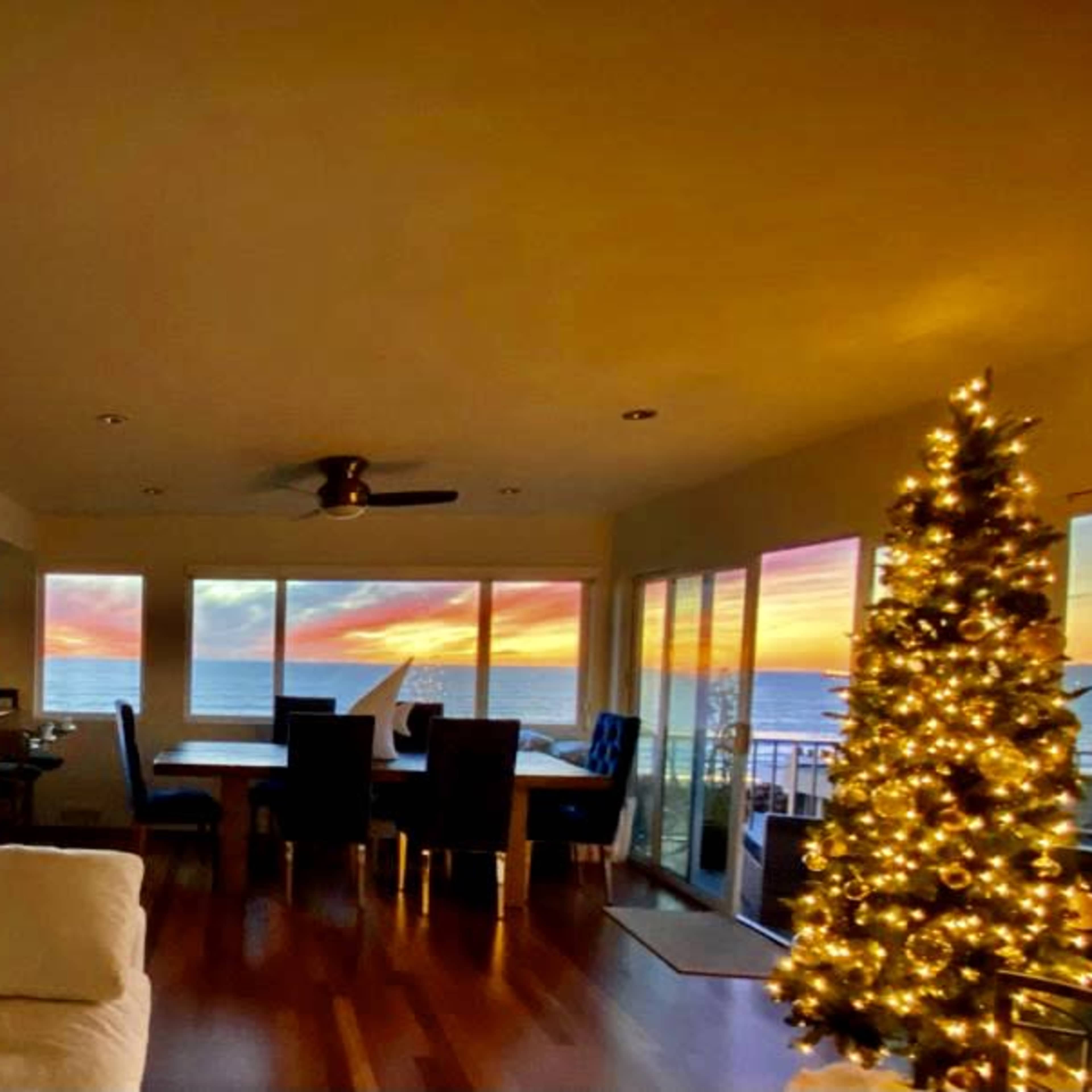 Gorgeous Beach side property with tons of light and spectacular ocean views Image in Manhattan Beach, Manhattan Beach, CA