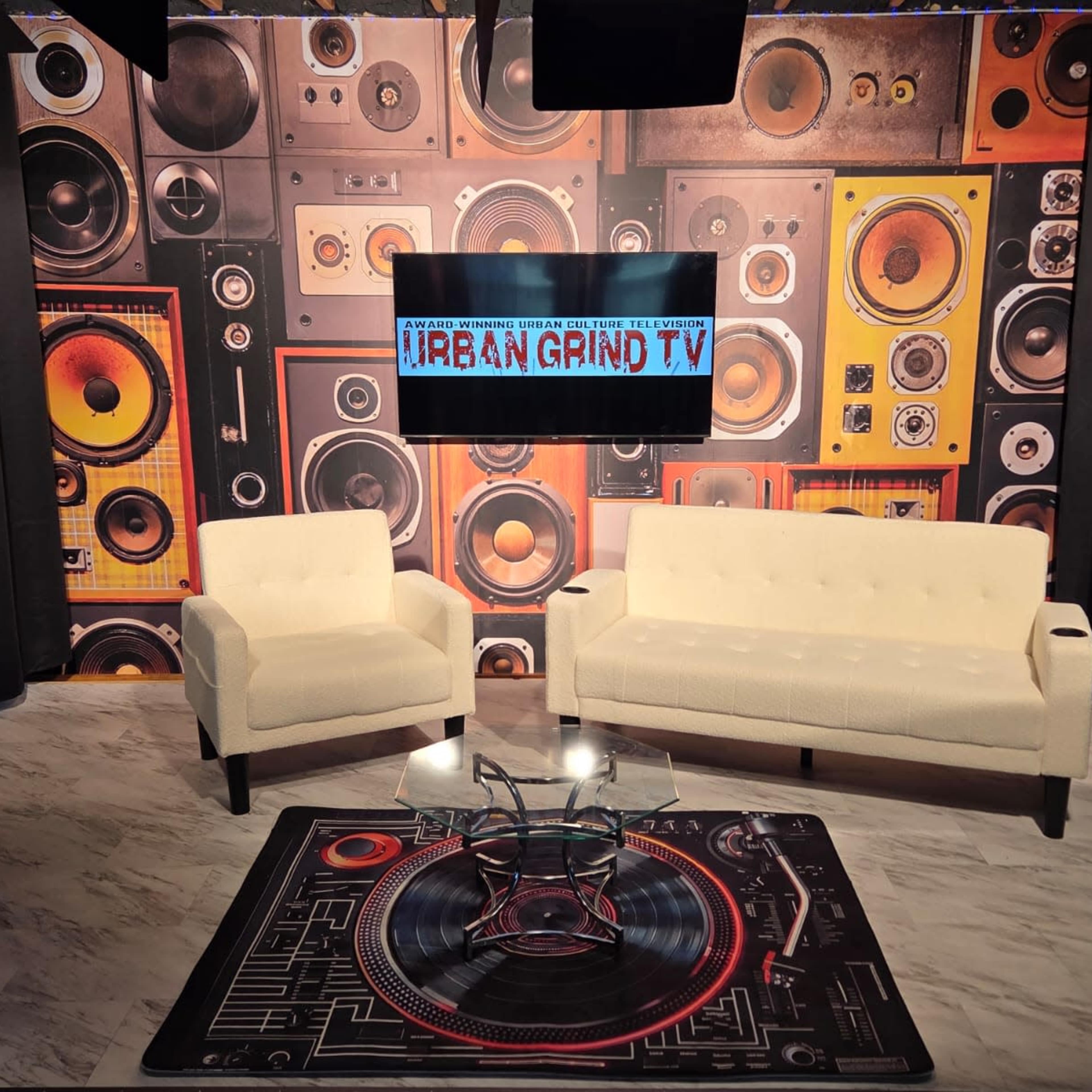 Professional TV Set, Podcast Studio, Photo Studio, Audio Recording Studio & Meeting Space! Image in Proviso Township, Forest Park, IL
