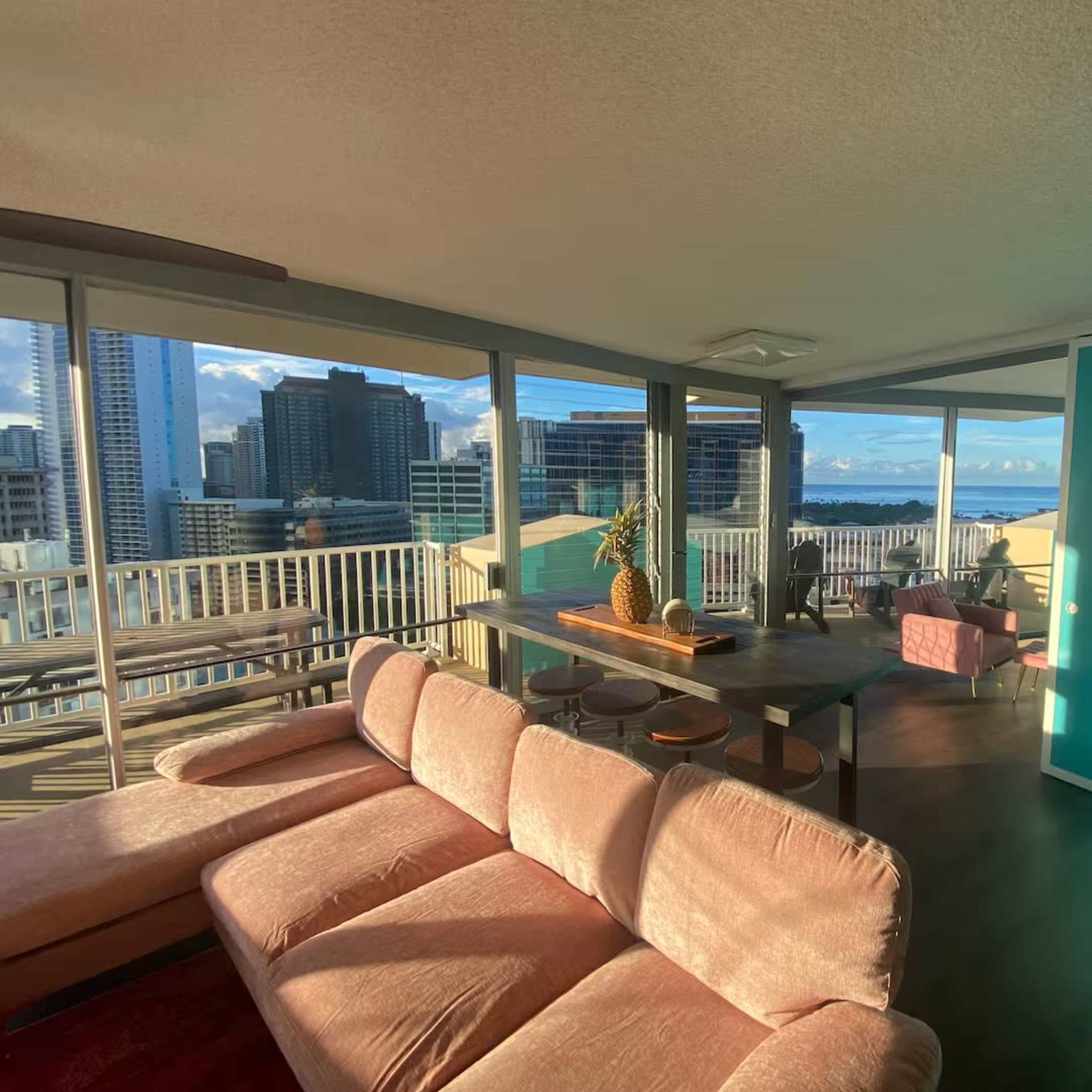 Jetsons Sunset Penthouse - Iconic Birds Nest - Urban Honolulu Dream Location Image in Ala Moana, Honolulu, HI
