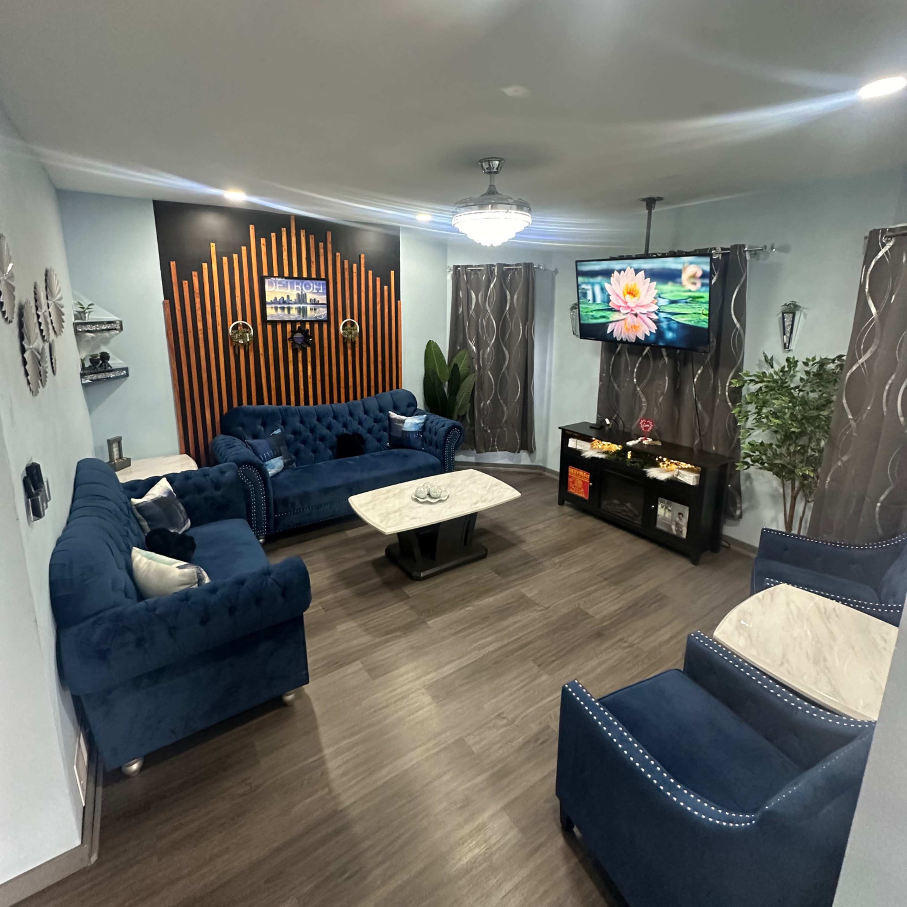 Adults-Only Vacation Home With Hottub-Downtown 5 minutes away Image in Core City, Detroit, MI