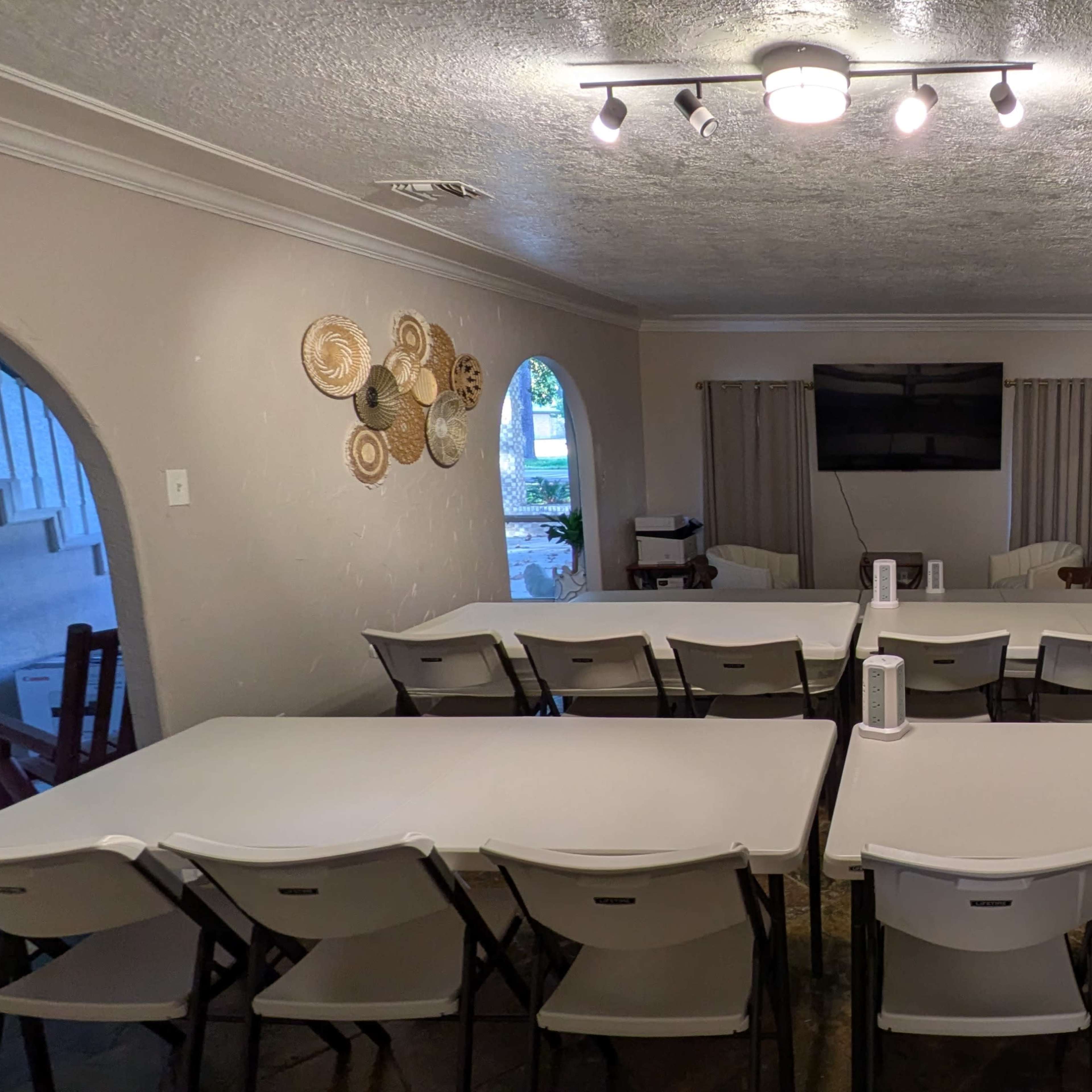 Productive Paradise: Shared Office with Spa Access Image in , Conroe, TX