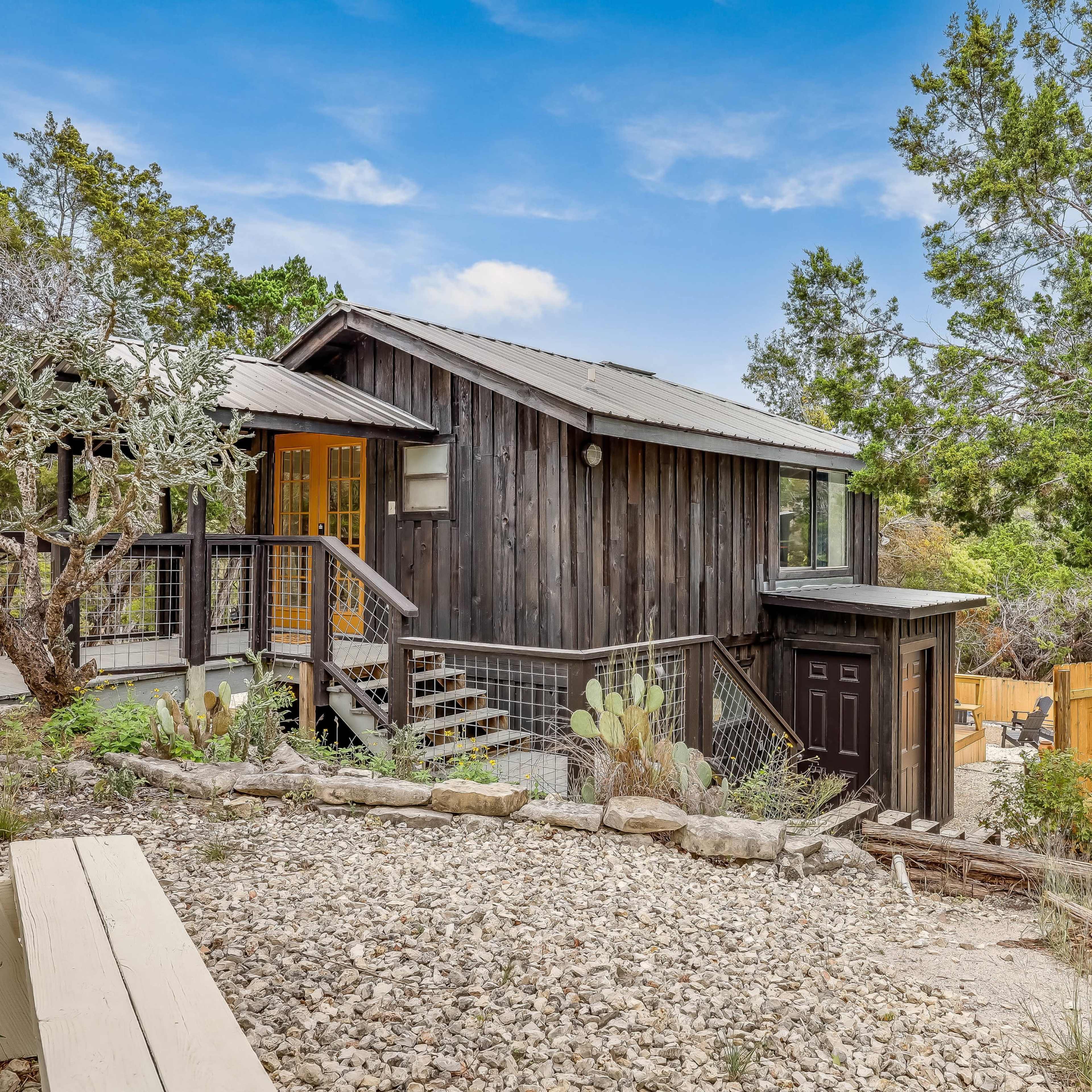 Summer camp vibes! Hill Country Oasis with fire pit and hot tubs; Perfect for small retreats Image in , Leander, TX