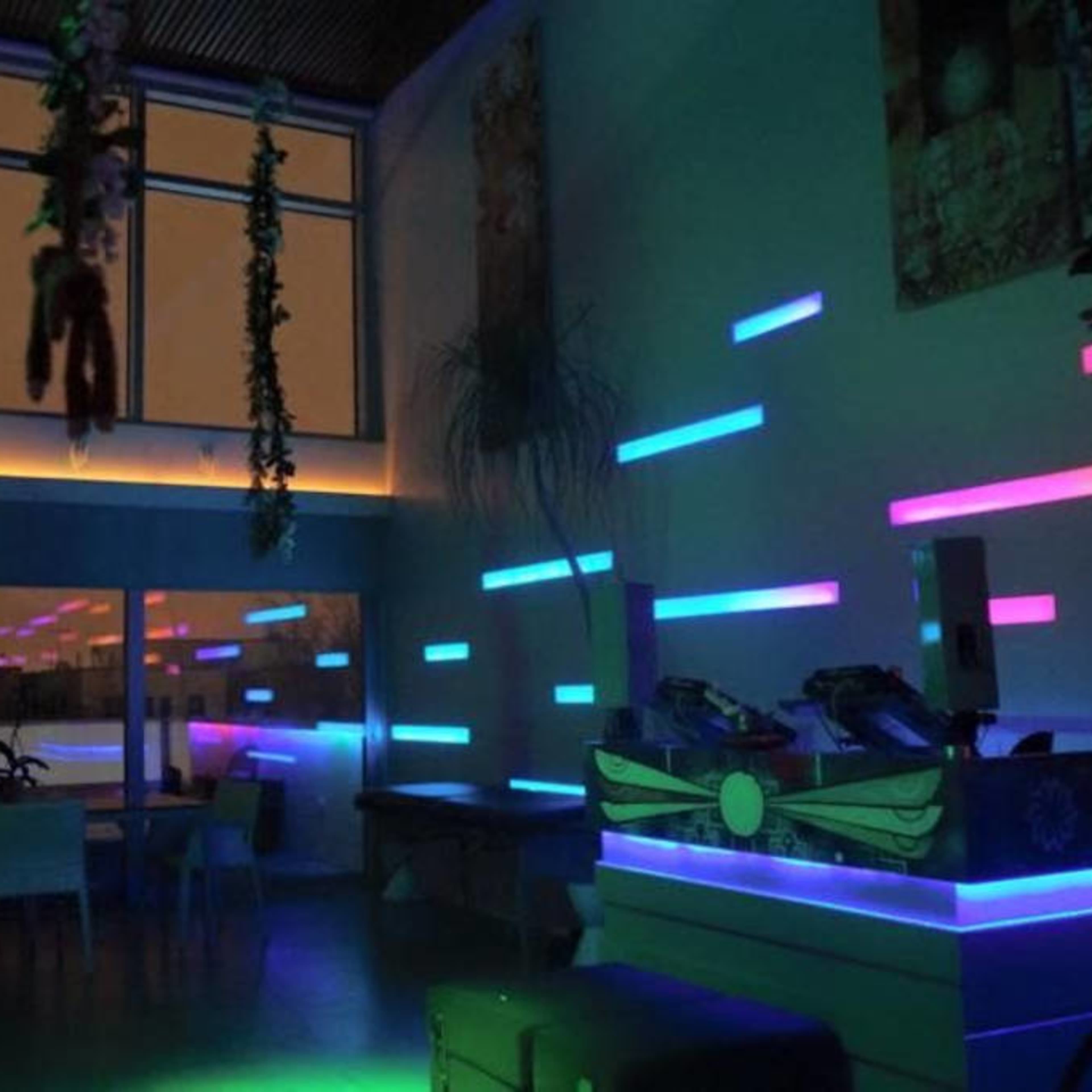 PentLoft w/ Hi-Fi Sound System & Lighting + 360 Roof City Views Image in Astoria, Queens County, NY