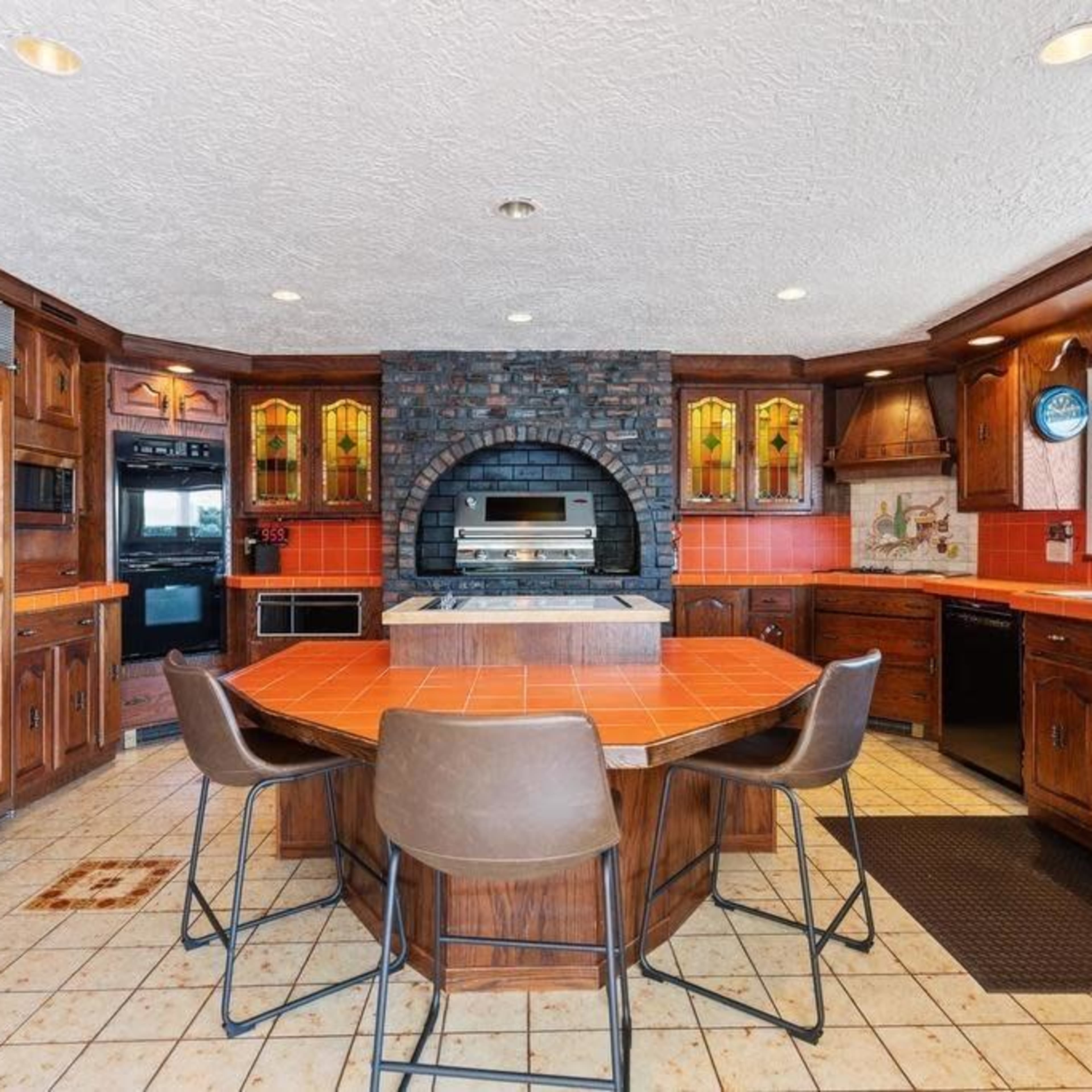 Oceanfront Vintage MANSION - 70's/80's style, Arcade, Indoor Bar, Pool Image in Salem, Salem, MA