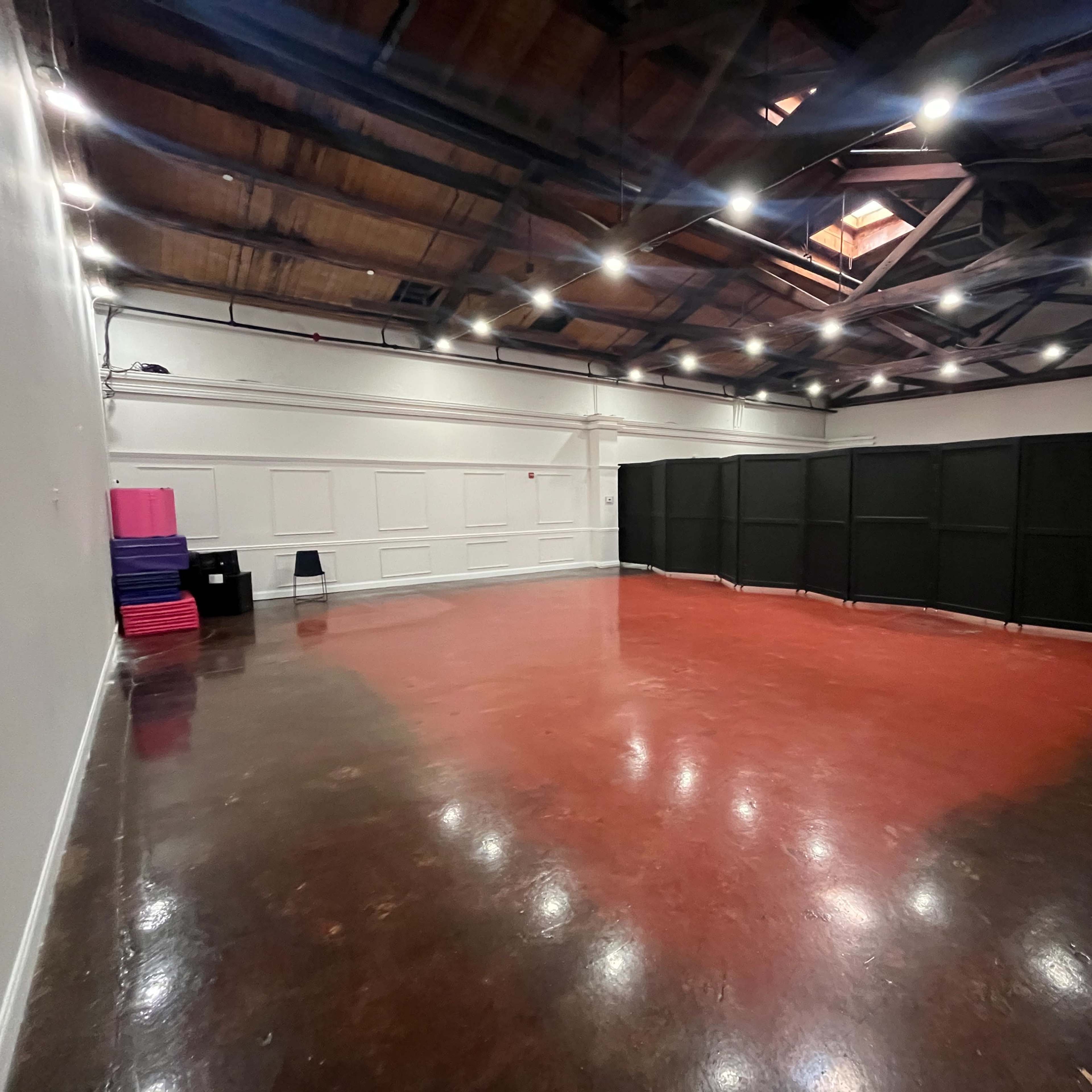 East Fall studio with exposed ceilings Image in Upper North Philadelphia, Philadelphia, PA
