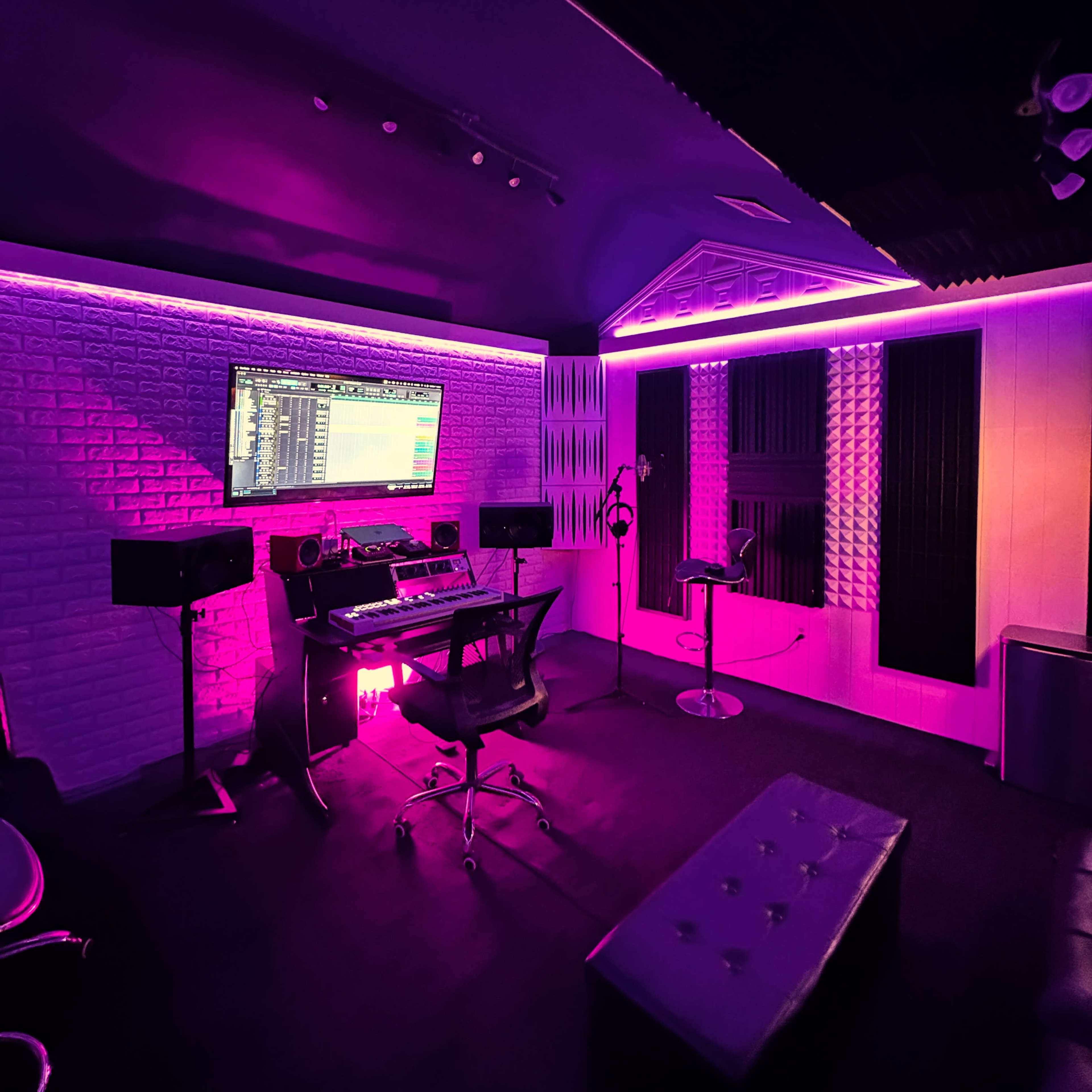 Cozy Recording Studio,Hollywood California,Flower Friendly Image in Hollywood, Los Angeles, CA