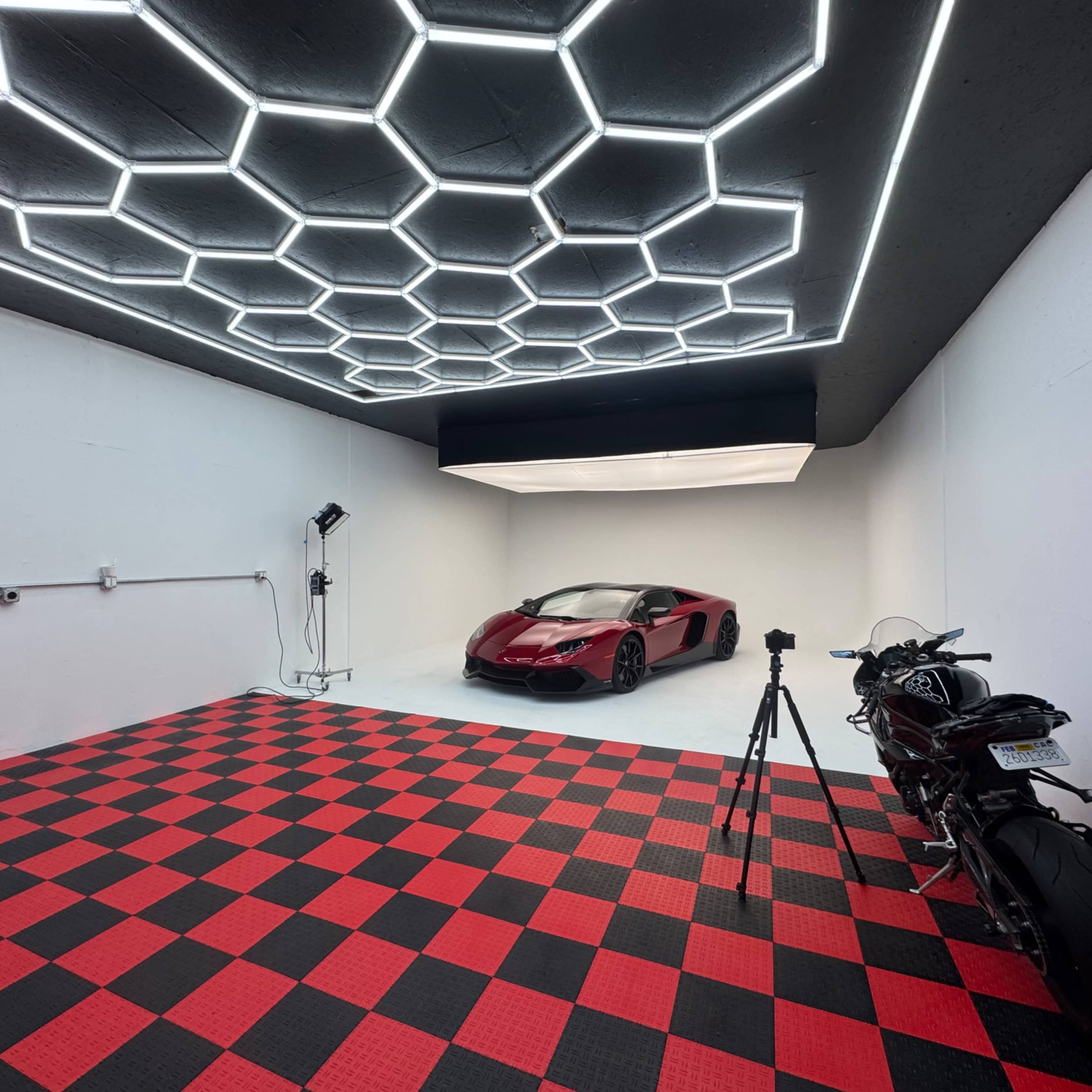 Professional Cyc Wall Studio for Photography– Ideal for Cars & Creatives! Image in Van Nuys, Los Angeles, CA