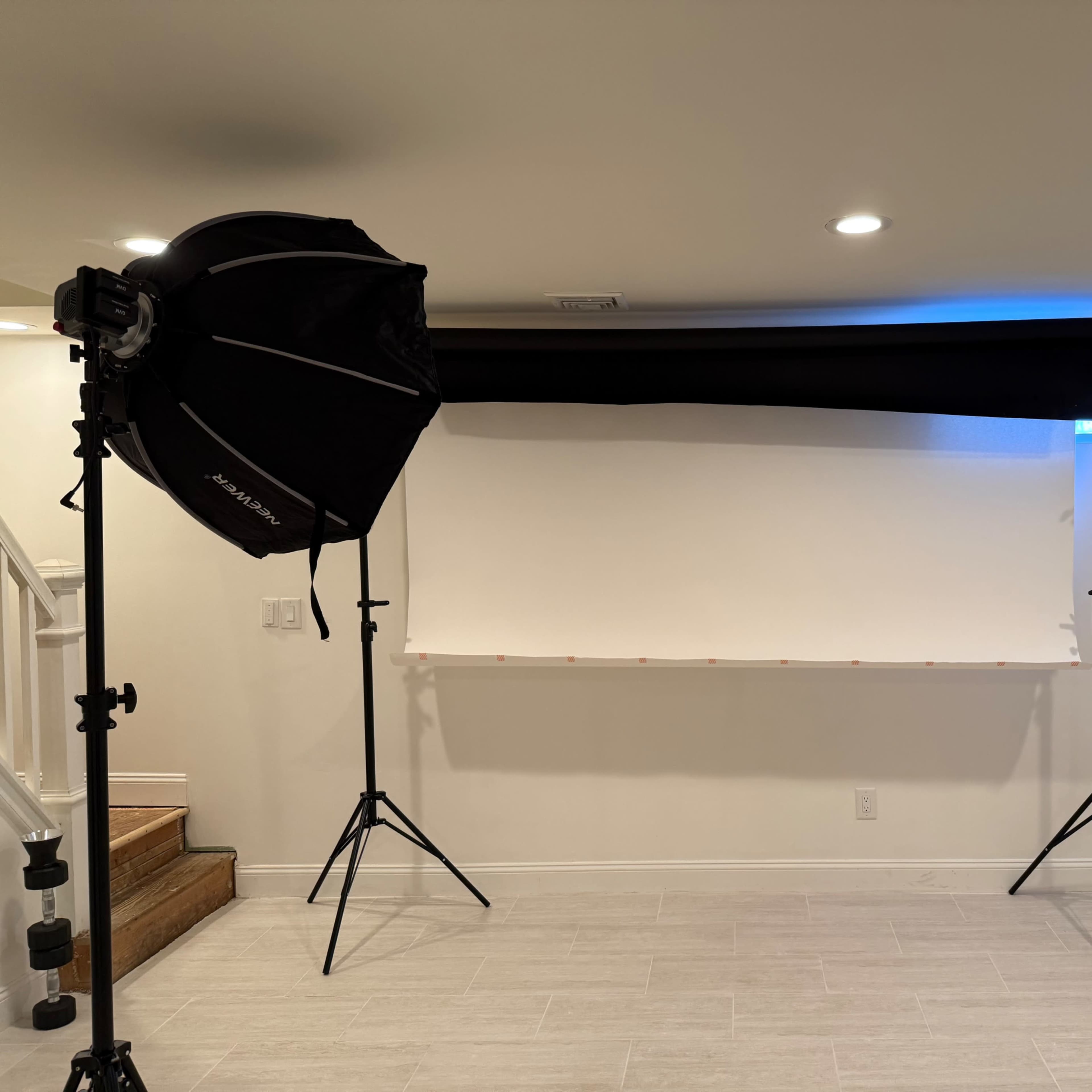 A flexible Studio with customizable lighting setups and a set of backdrops to create polished, timeless portraits. Ideal for couple portraits, lifestyle shoots, and experimental concepts. Image in Landing, Roxbury Township, NJ