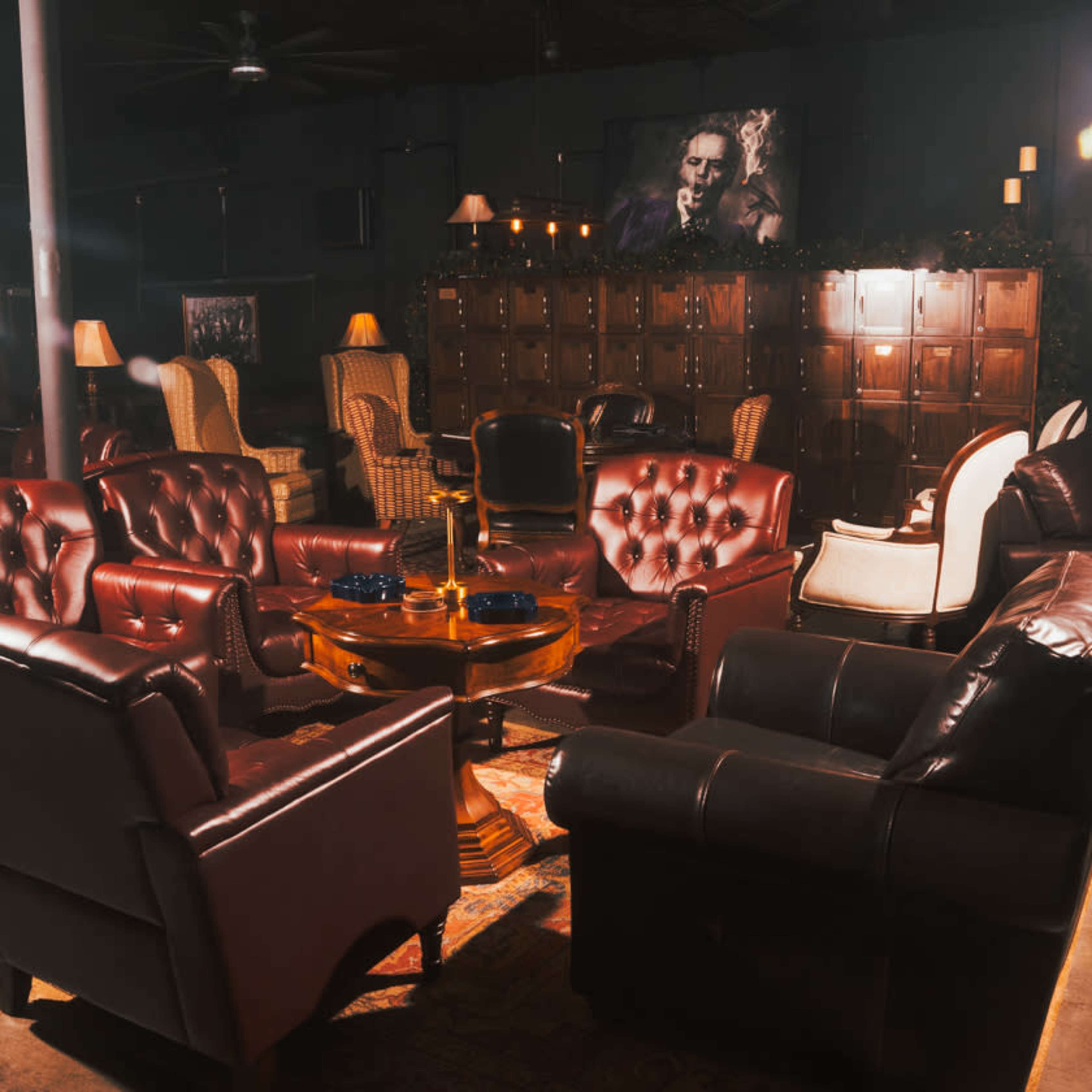Executive Lounge with Distinctive Ambiance Image in Midtown - Westport, Kansas City, MO