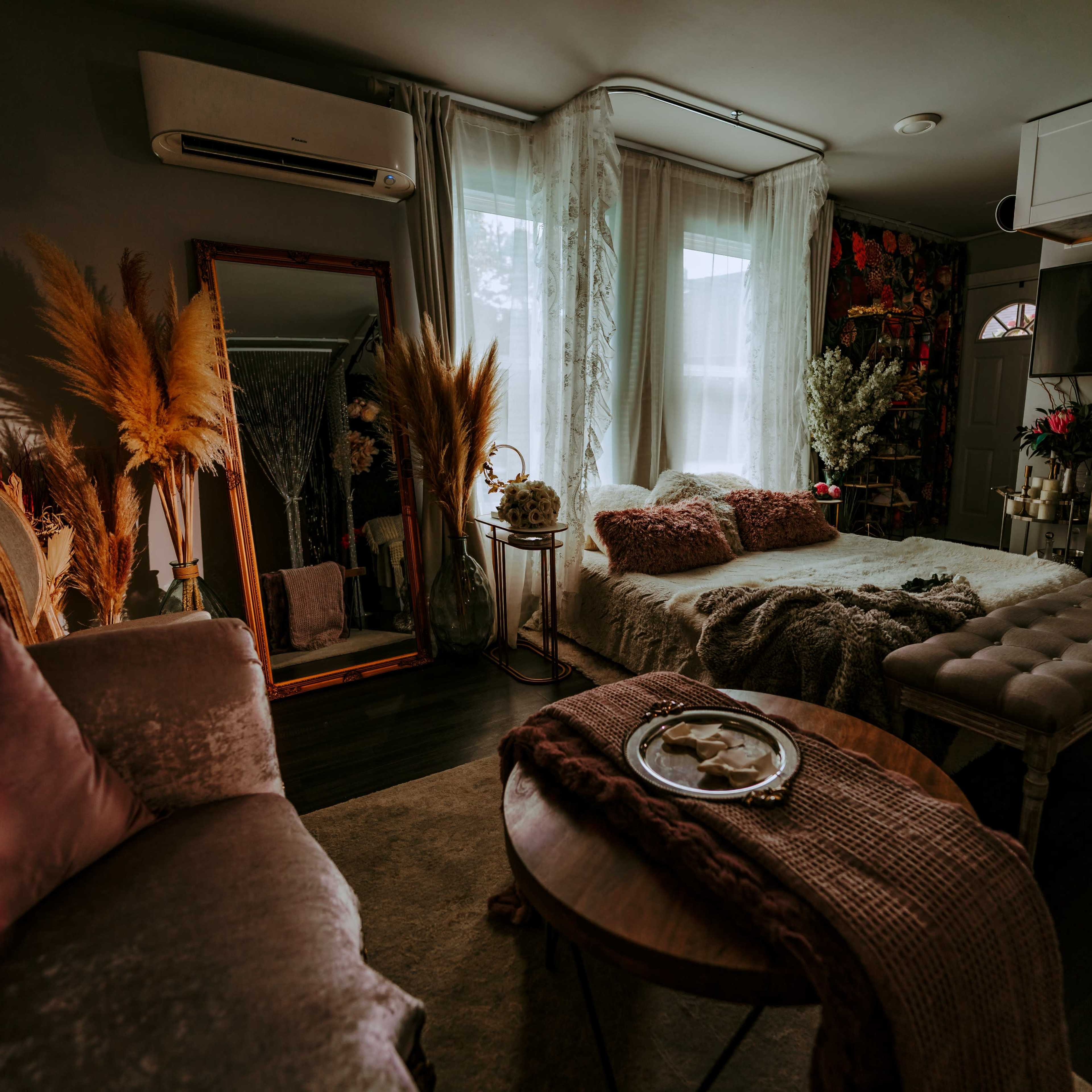 The Pose Room Image in Deerfield Village, Houston, TX