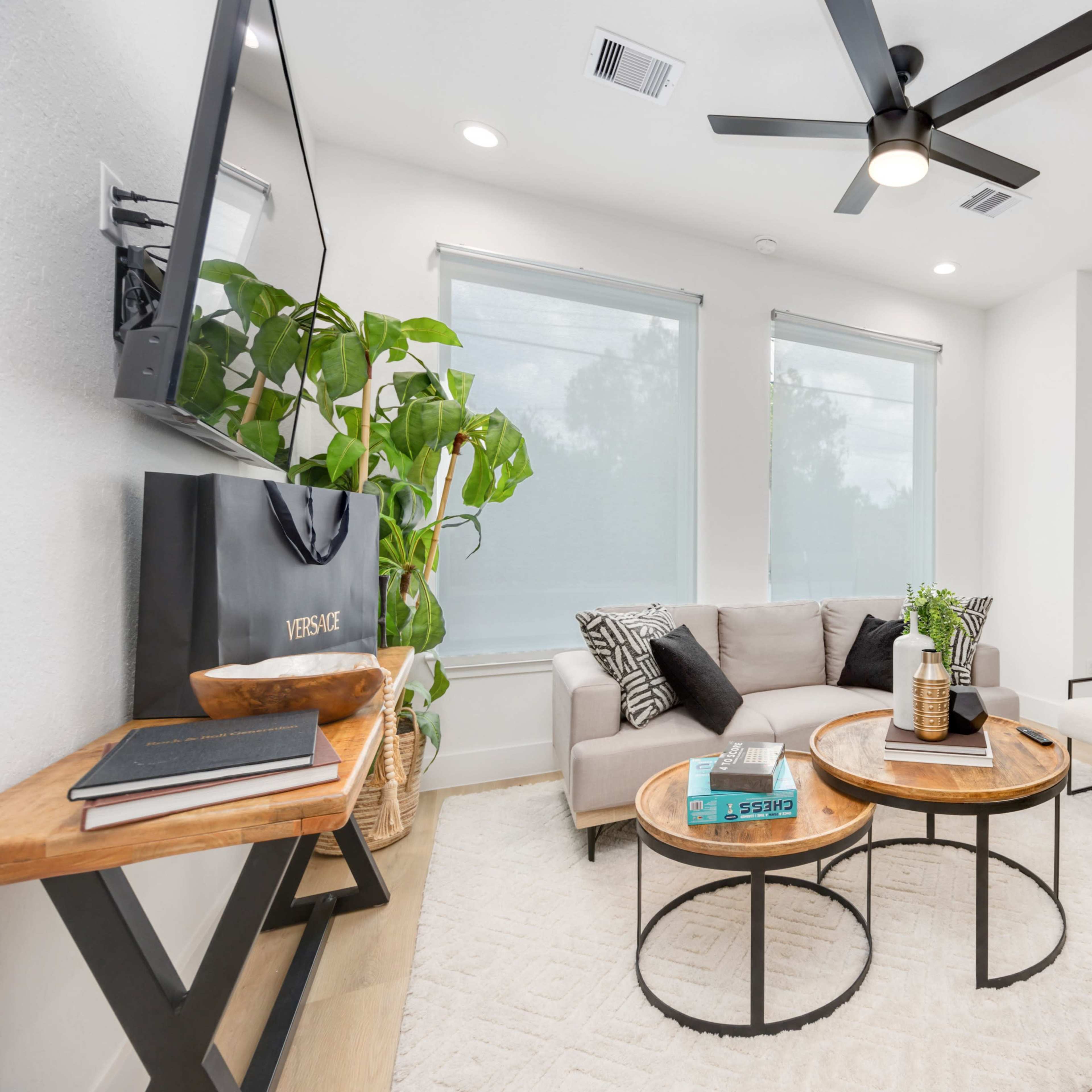 Downtown Contemporary Townhouse Near East River 9 and Minute Maid Image in Greater Fifth Ward, Houston, TX