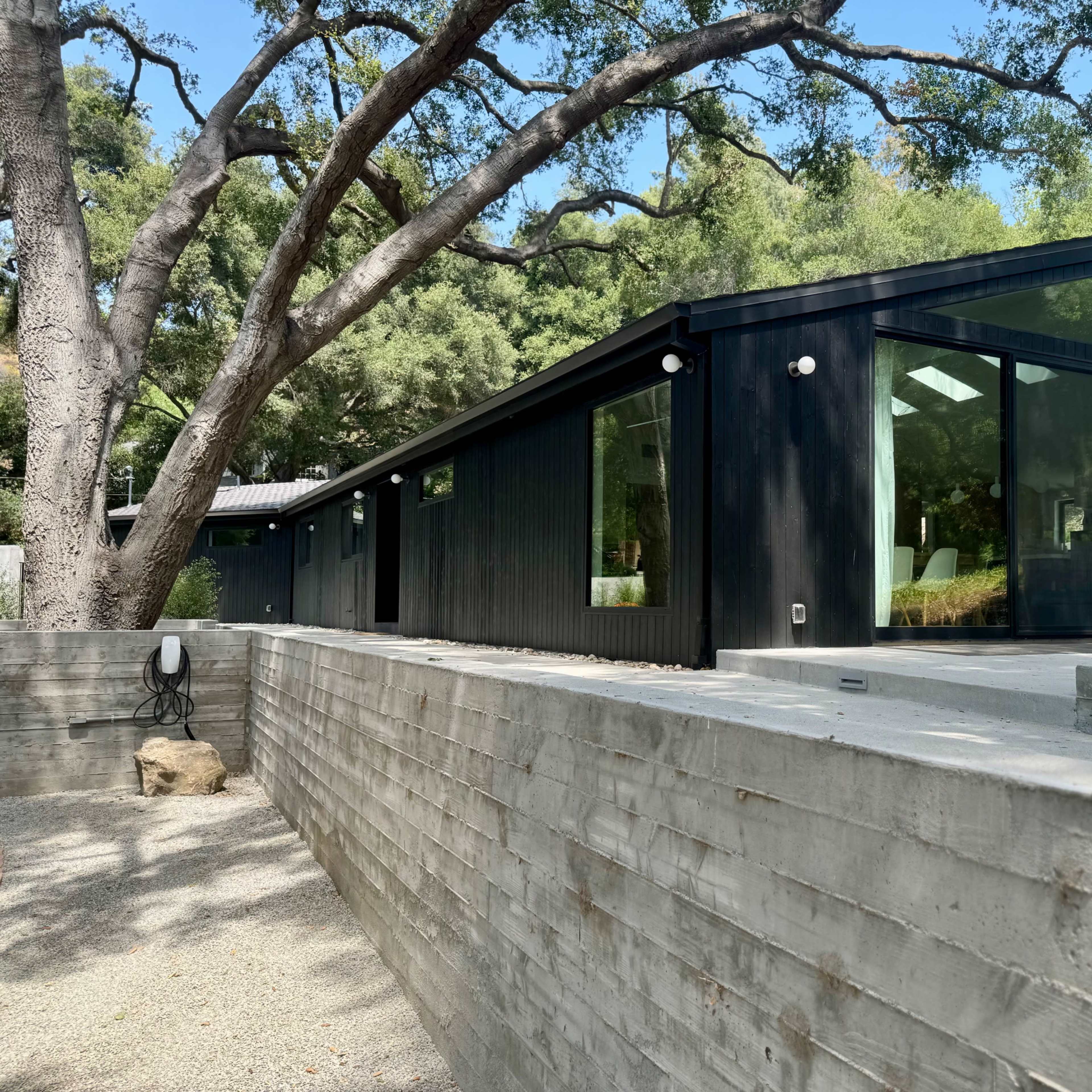 Modern California Ranch House with Pool Image in , Calabasas, CA