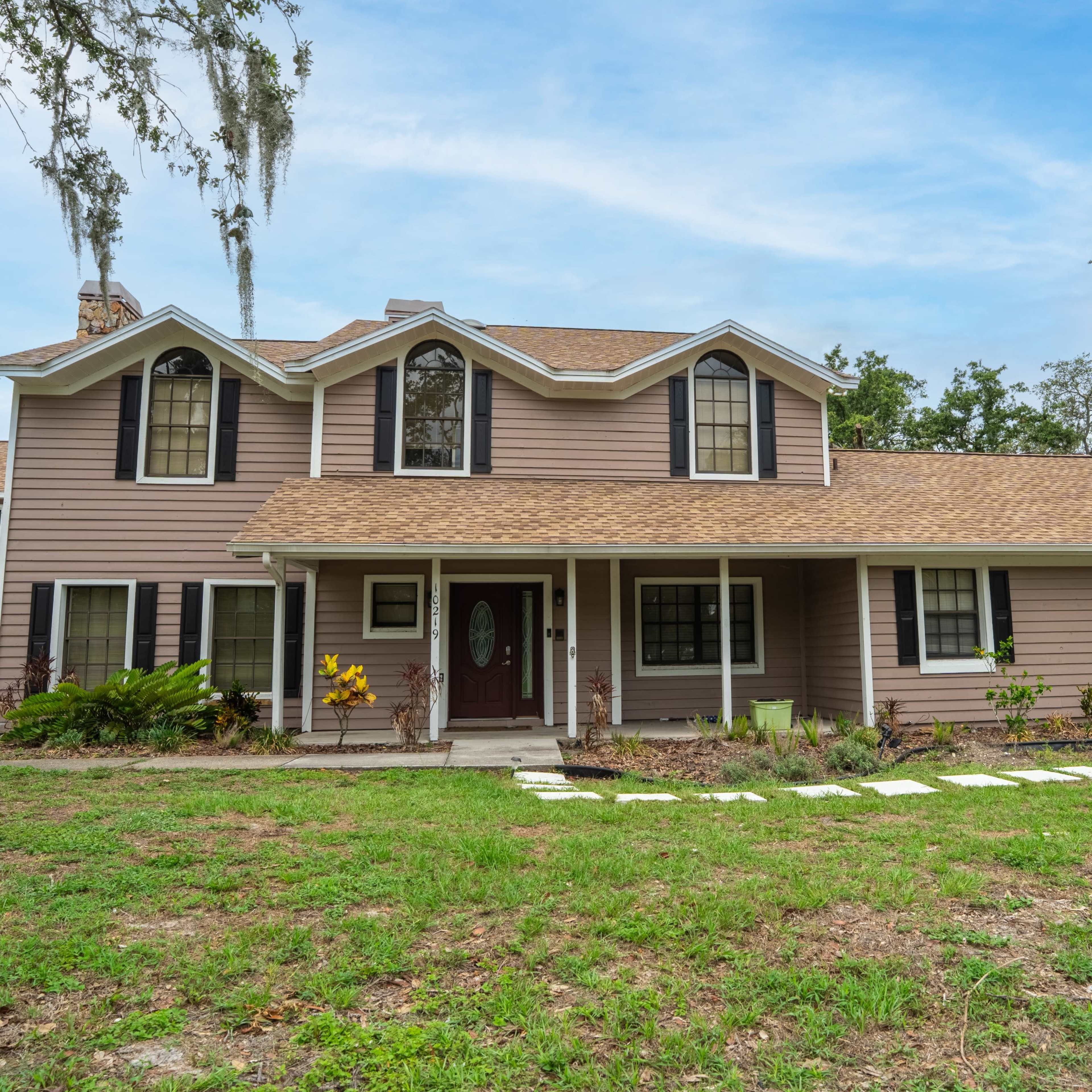 Roomy Event-Ready Space with Stone Fireplace and a Quiet Suburban feel Image in Riverview, Riverview, FL