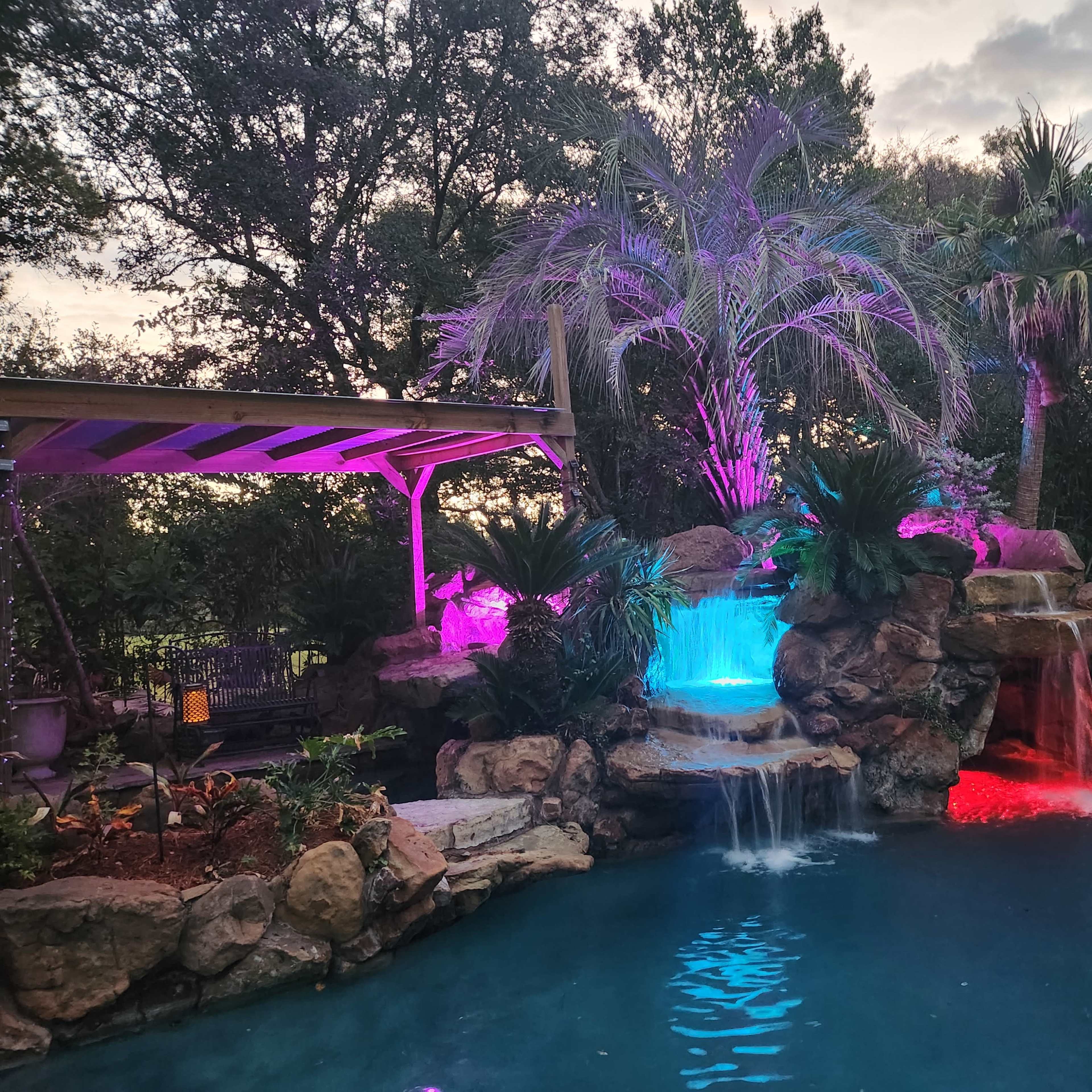 Stunning Tropical Pool and Spa With Boho Interior Image in , Conroe, TX
