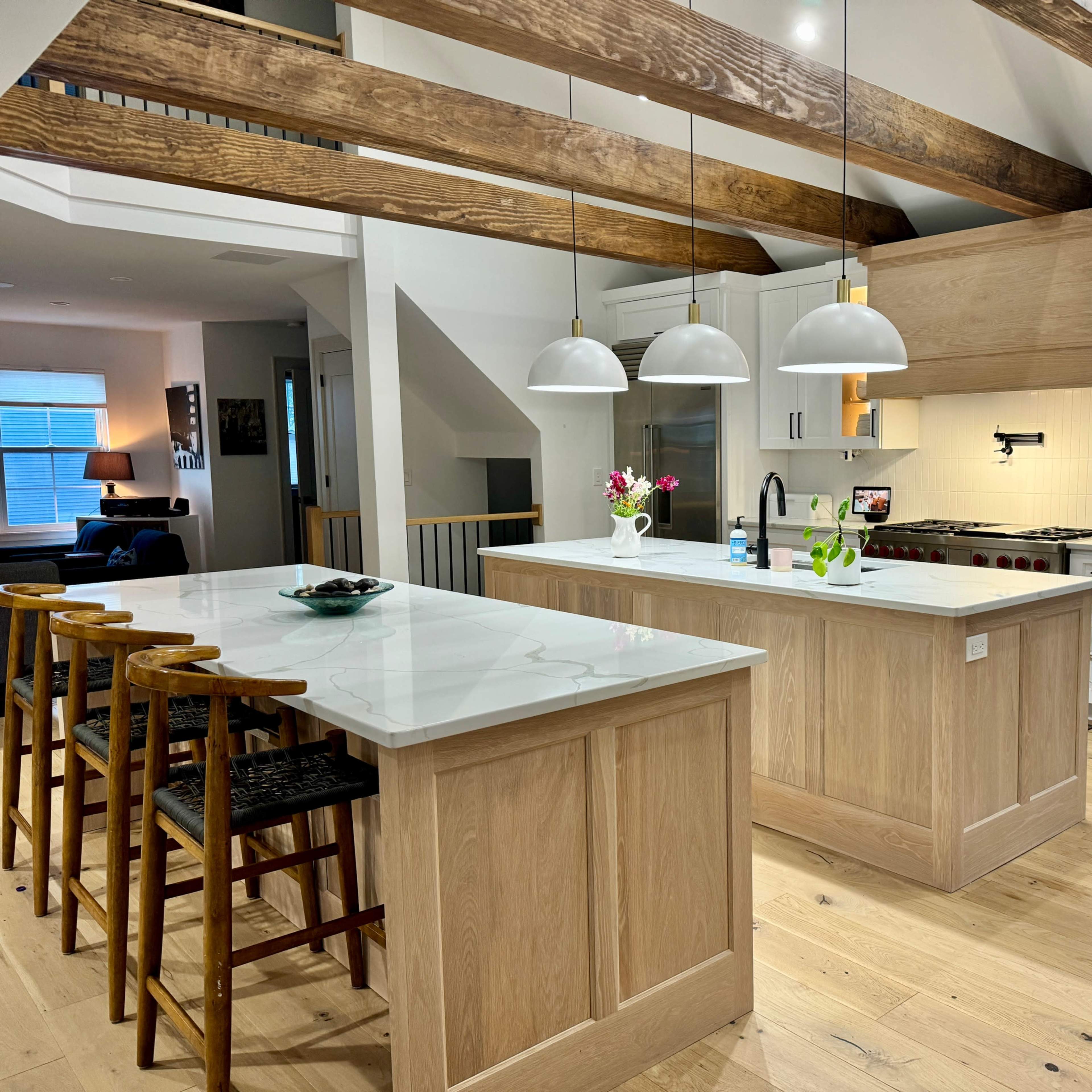 Suburban Modern French Farmhouse-Style House with Chef’s Kitchen and Covered Deck Image in Madeira, Madeira, OH