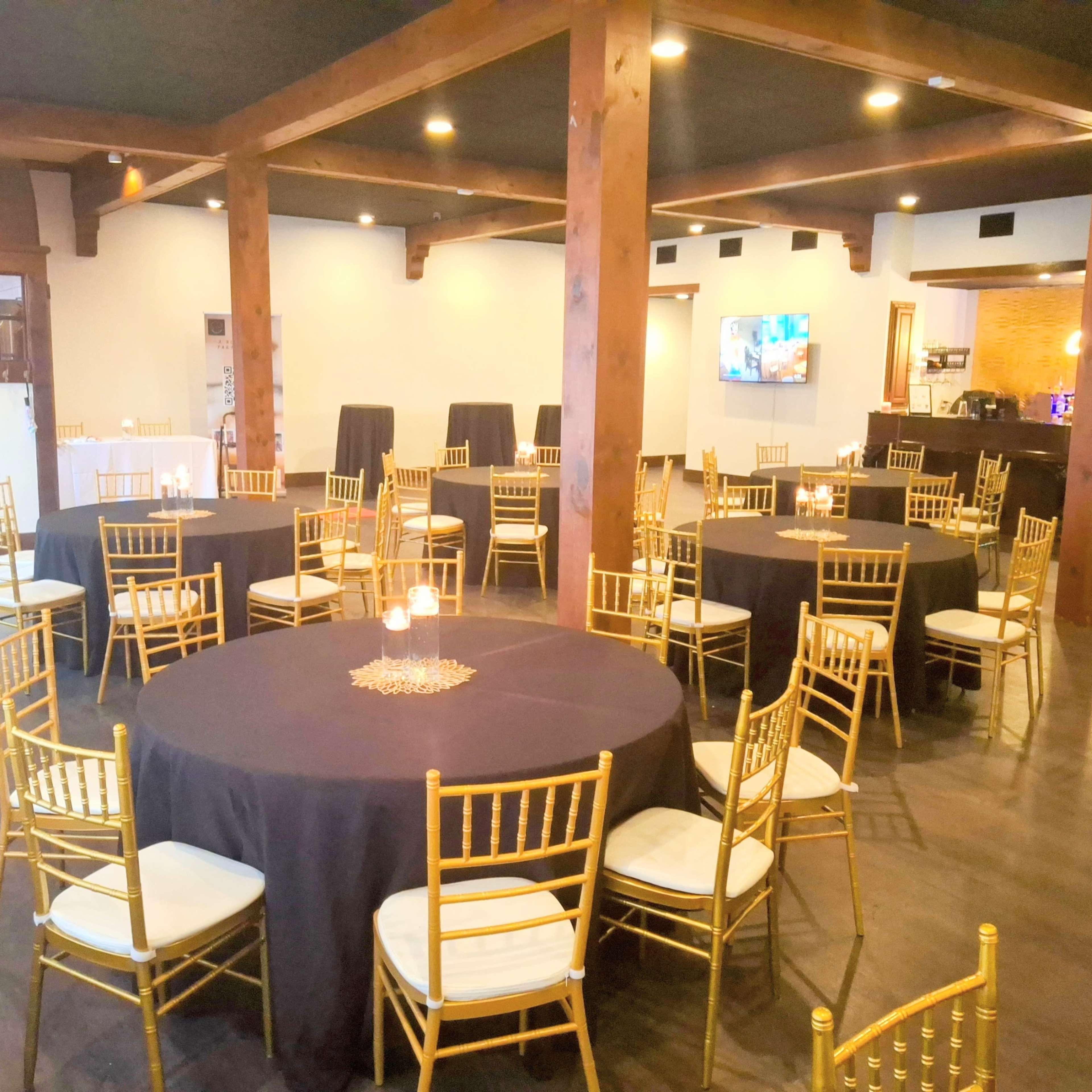 A Beautiful Venue Combines the Vibrancy of a Cityscape With Elegant and Sophisticated Design Elements Image in Dutchtown, St. Louis, MO