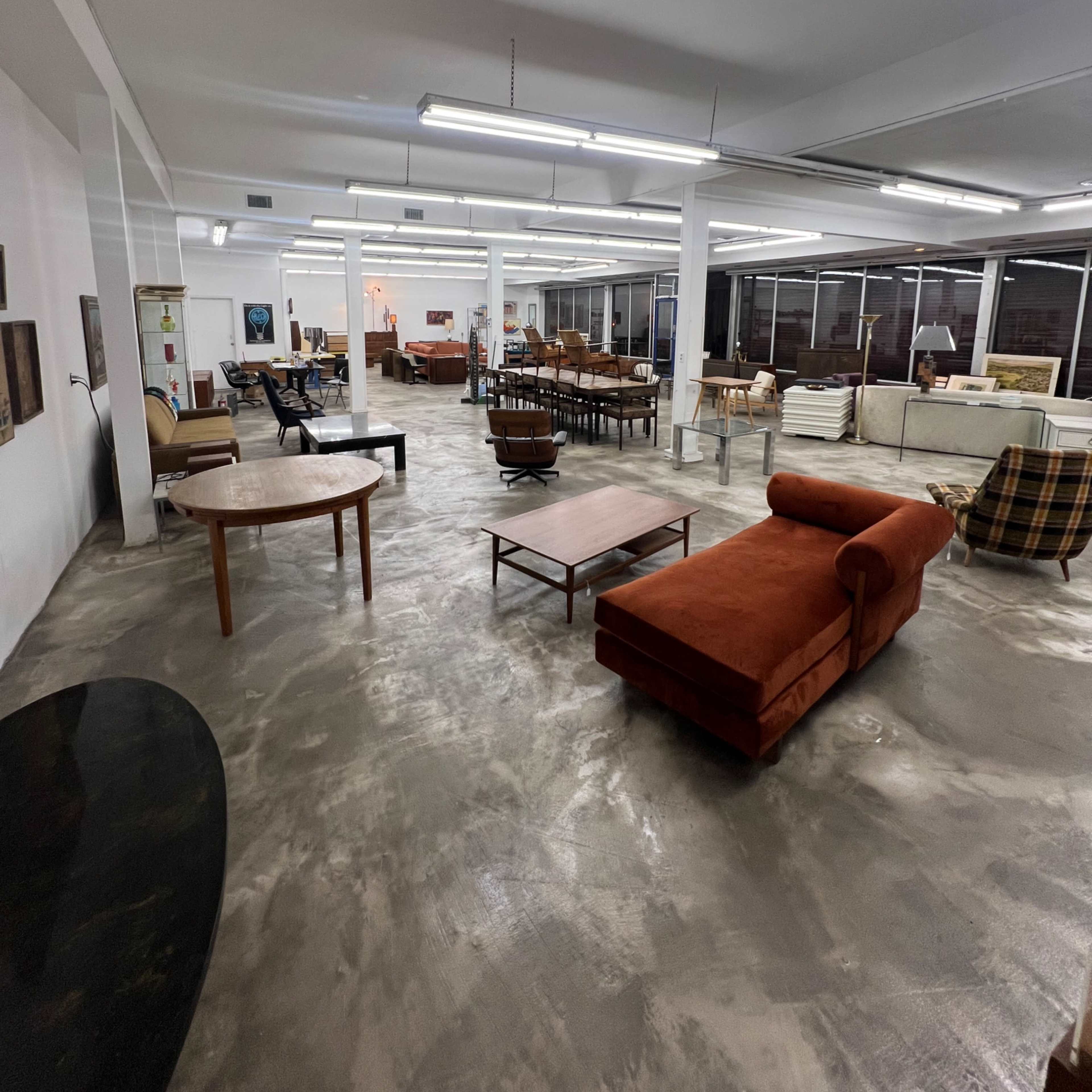 Mid Century Building with cool exterior. Open Concept Retail Space. Tons of frontage Image in Echo Park, Los Angeles, CA