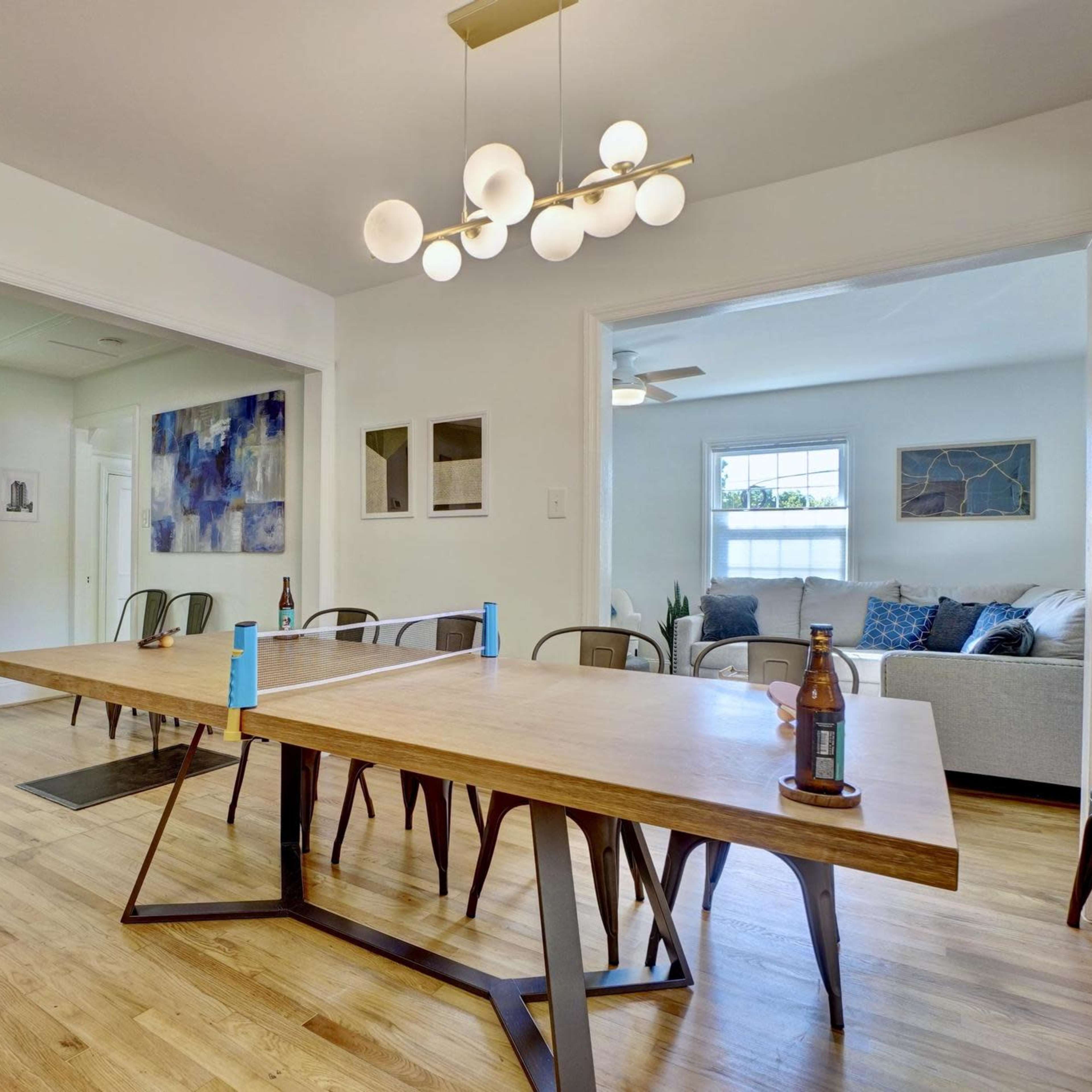 Gather! PingPong~6BR~PorchTV~Walk Dtwn~Pets~15+ Image in Downtown, Raleigh, NC