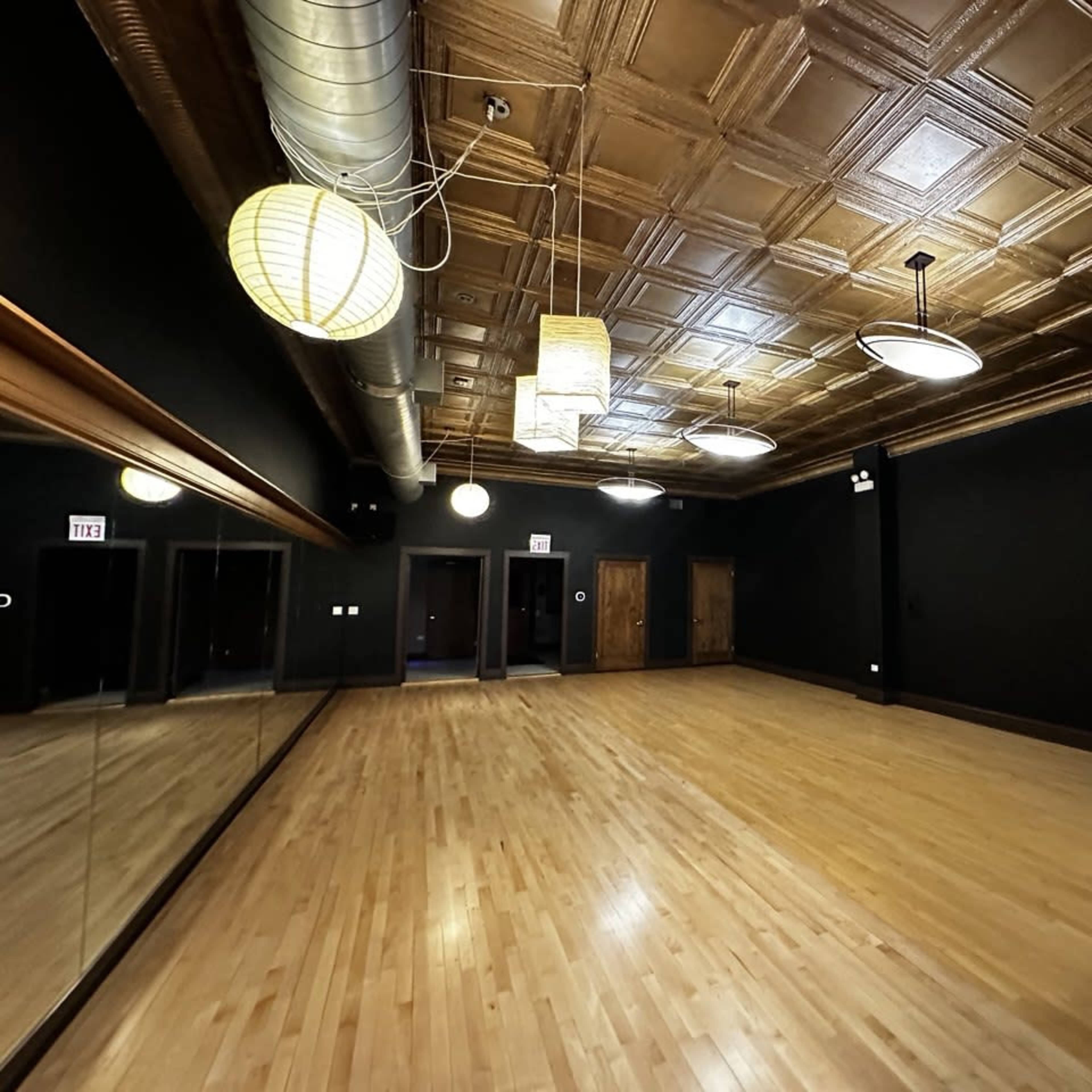 Spacious Dance Studio for rehearsals and classes Image in Portage Park, Chicago, IL