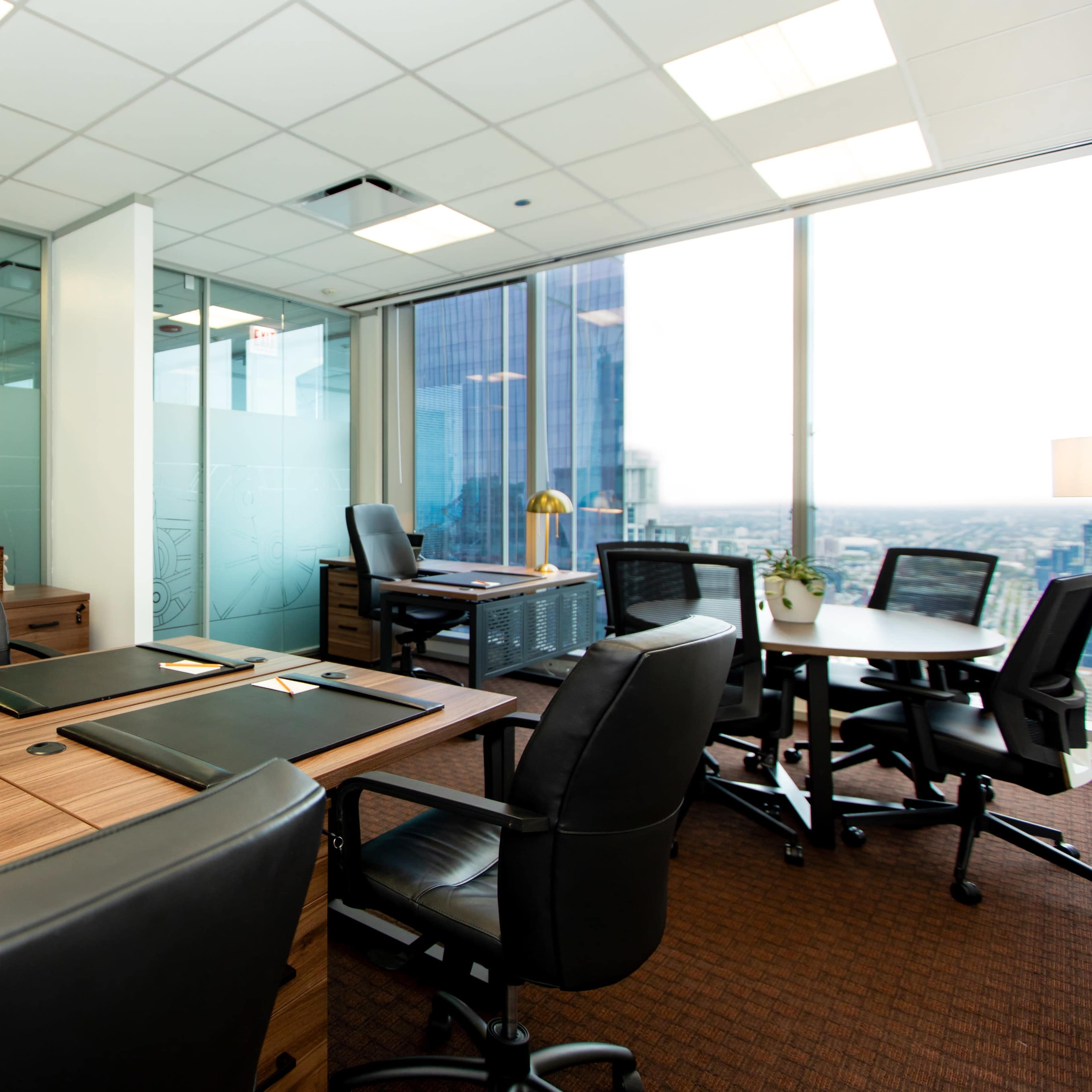 Premium, Private Huddle and Conference Room with Spectacular Views Image in Chicago Loop, Chicago, IL